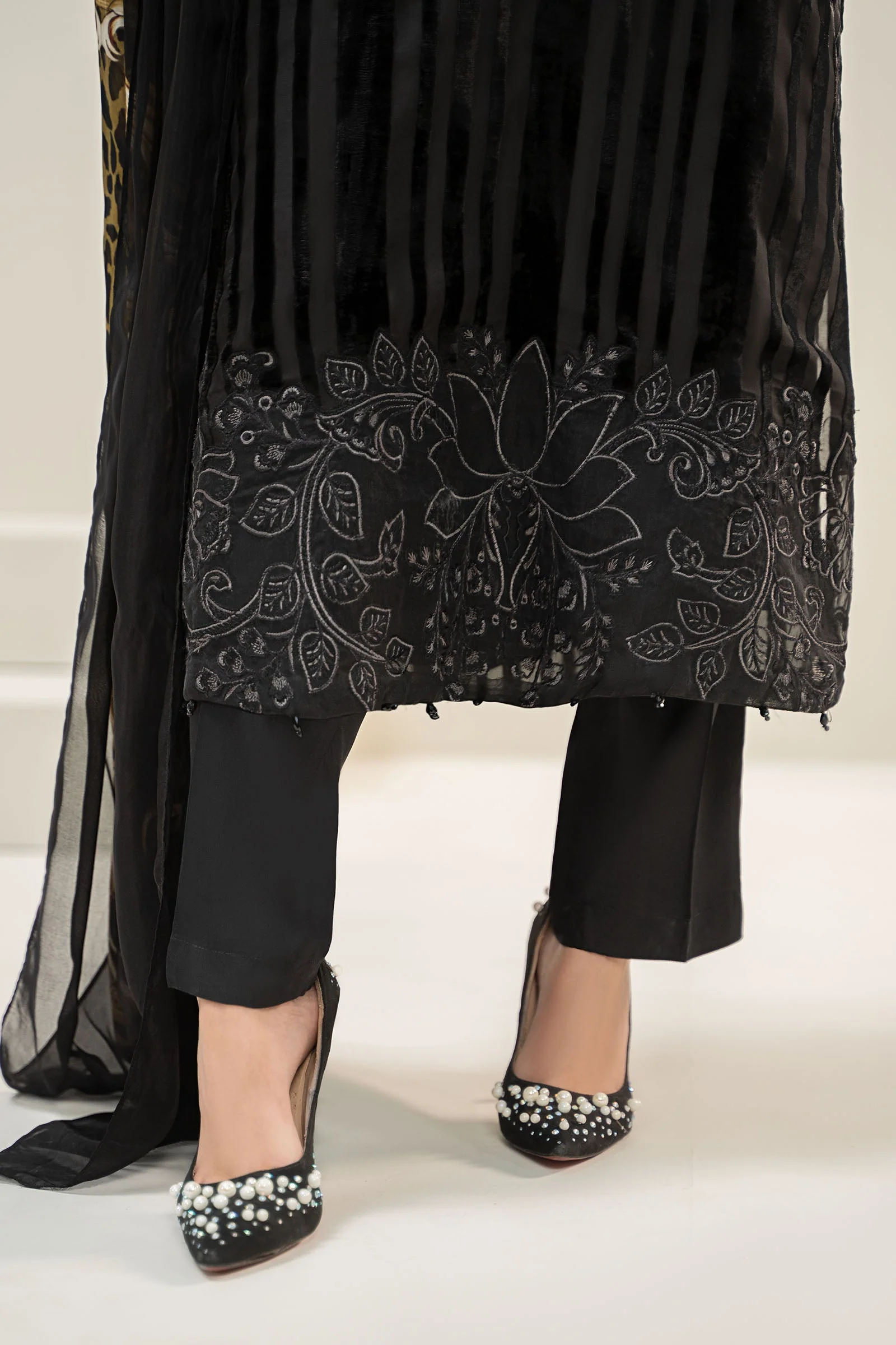 3 Piece Embroidered Plush Suit - Image 3