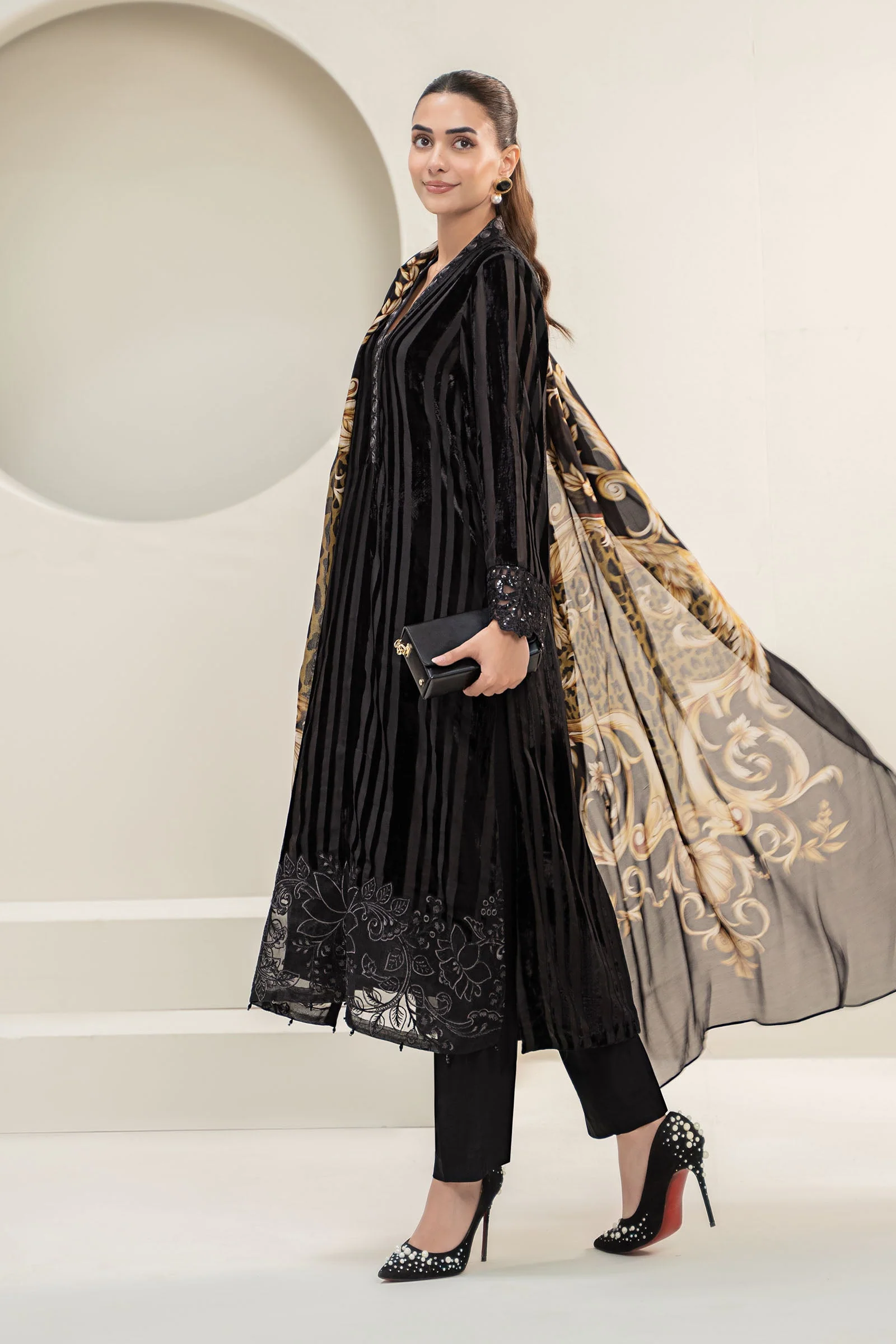 3 Piece Embroidered Plush Suit - Image 4