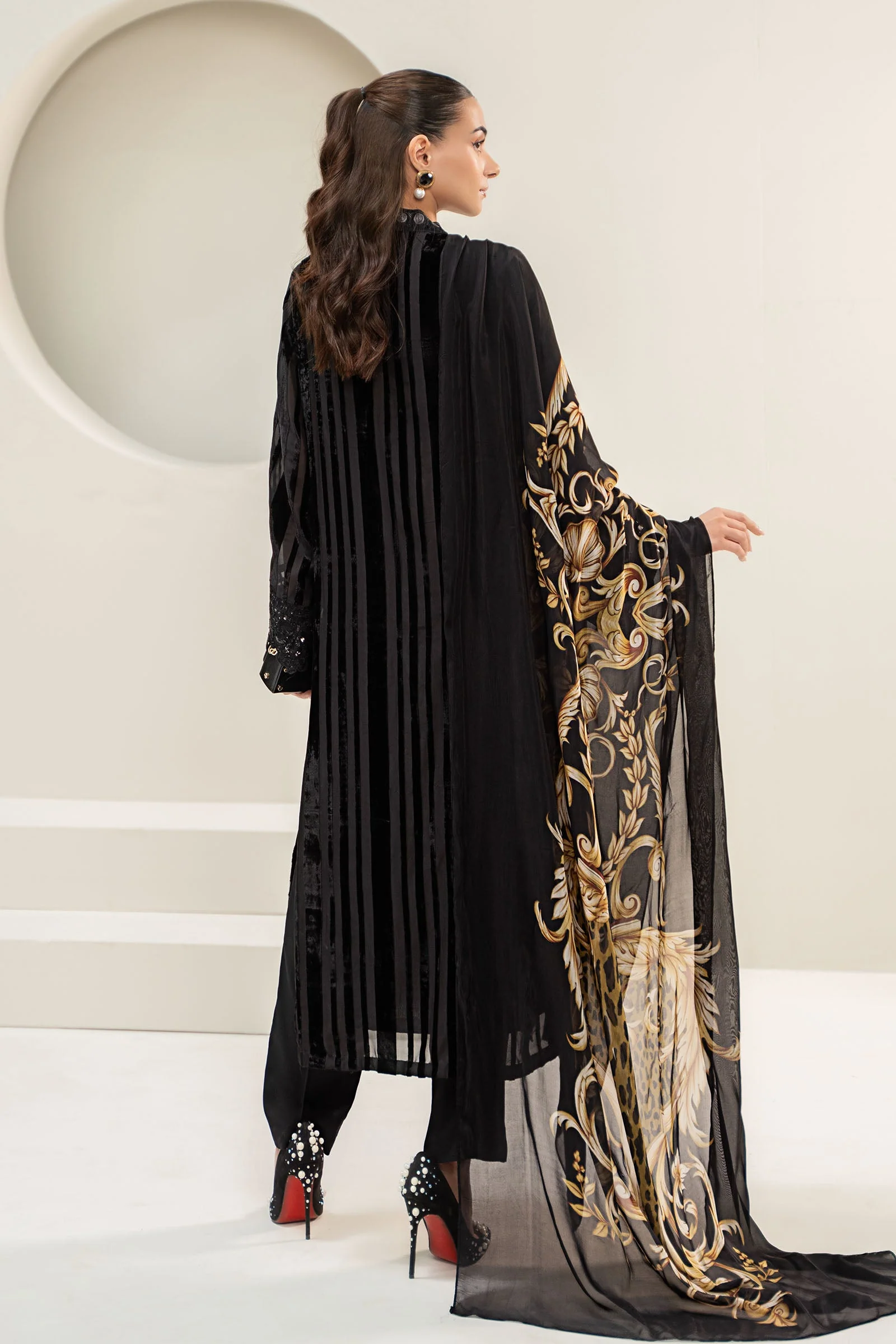3 Piece Embroidered Plush Suit - Image 5