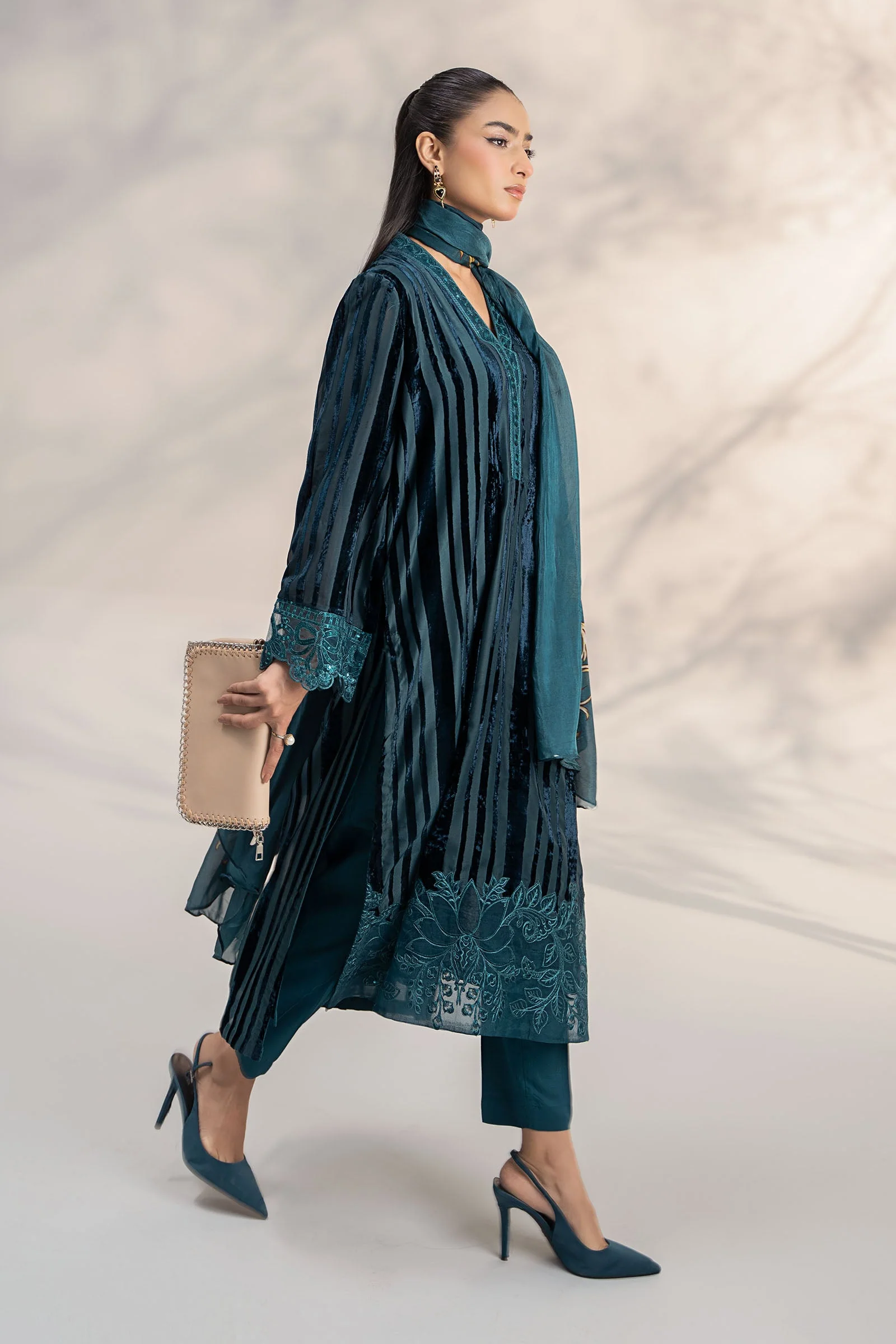3 Piece Embroidered Plush Suit - Image 8