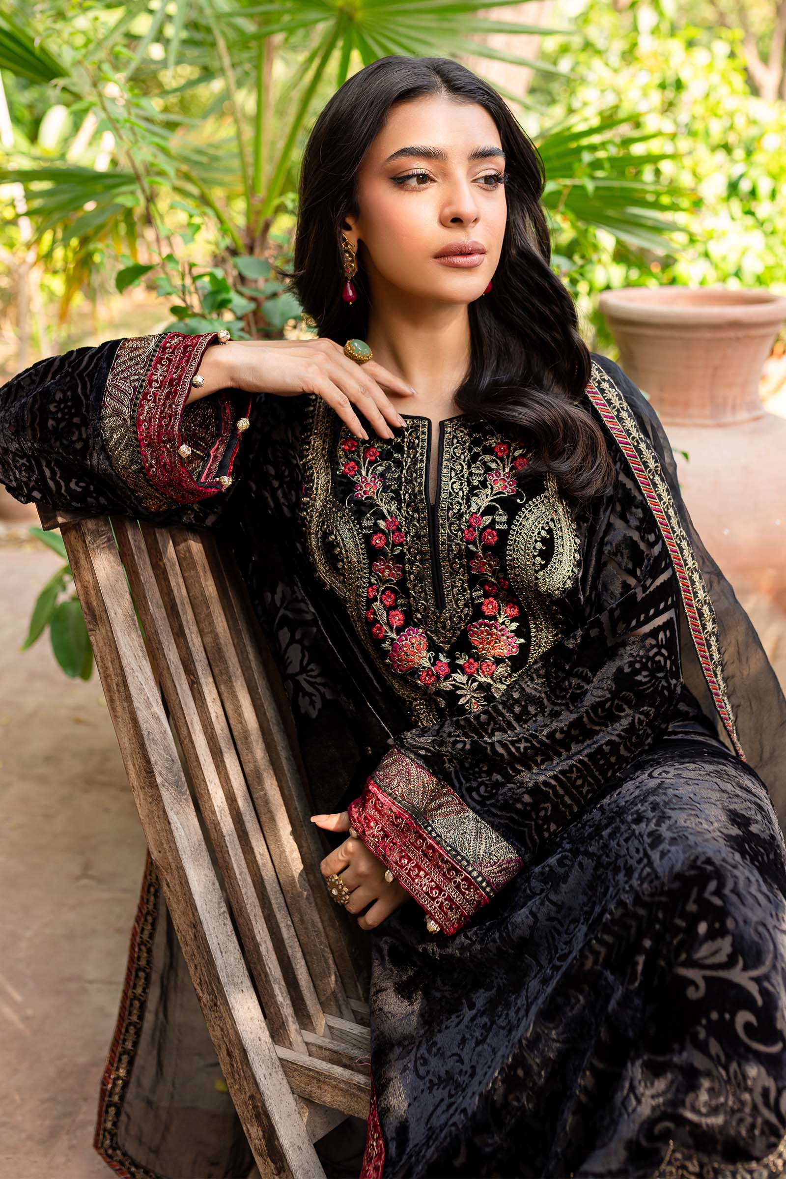 3 Piece Embroidered Plush Suit - Image 3