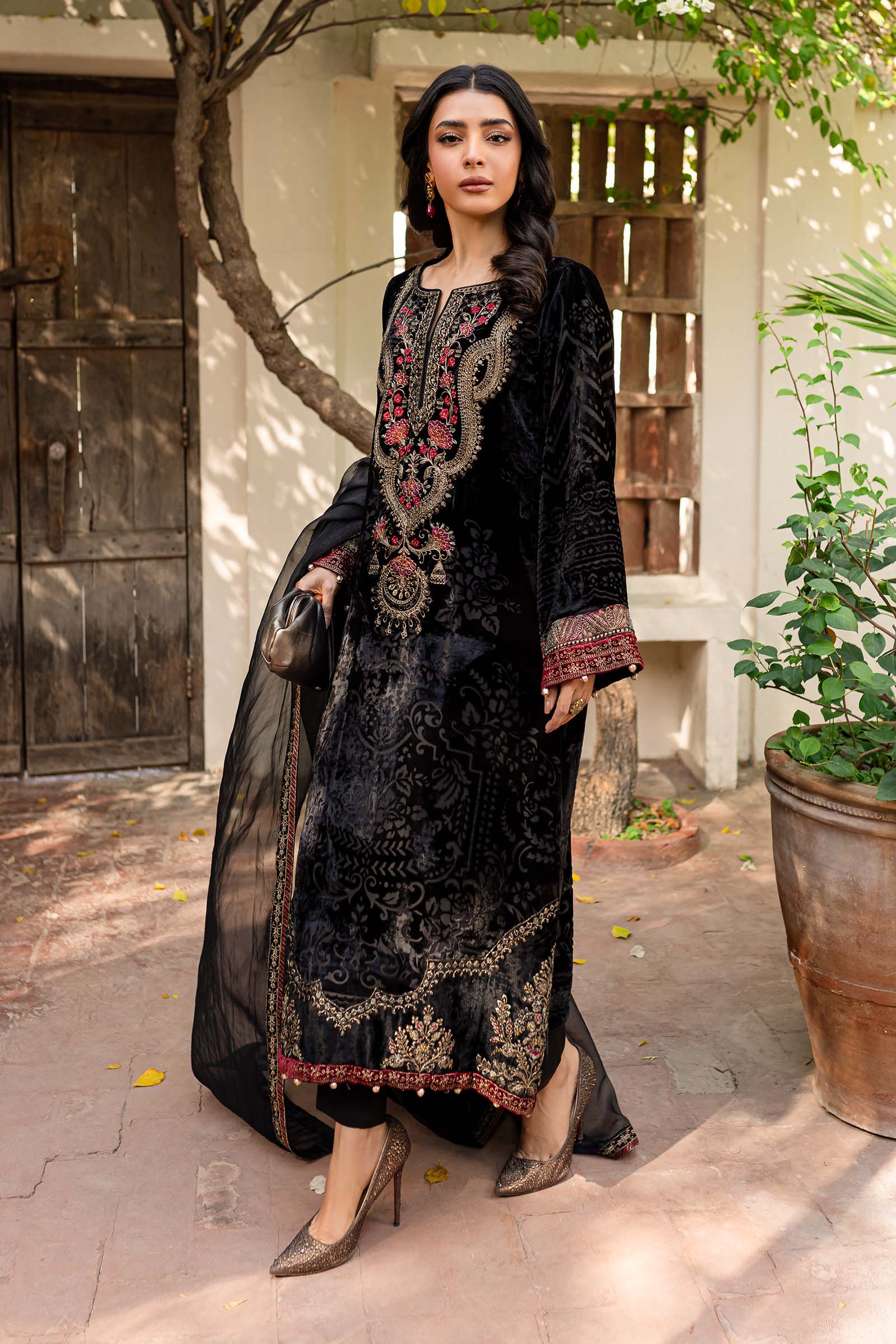 3 Piece Embroidered Plush Suit - Image 6