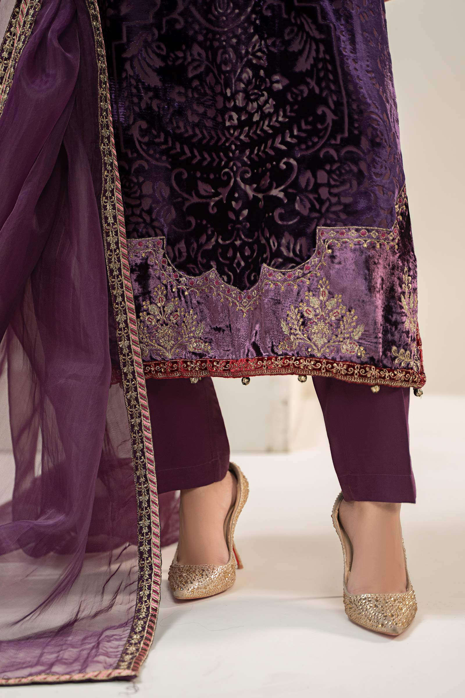3 Piece Embroidered Plush Suit - Image 6