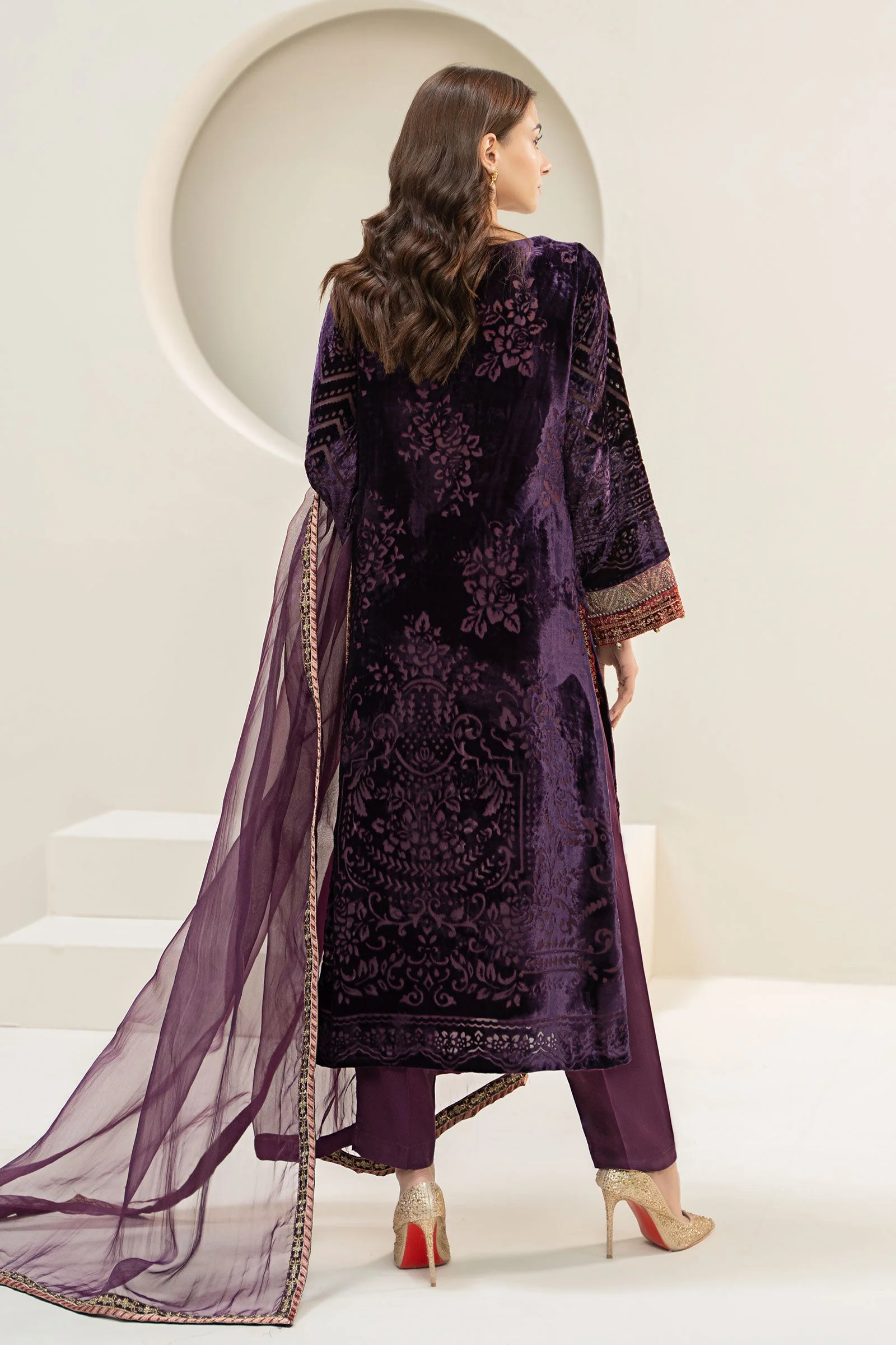 3 Piece Embroidered Plush Suit - Image 7