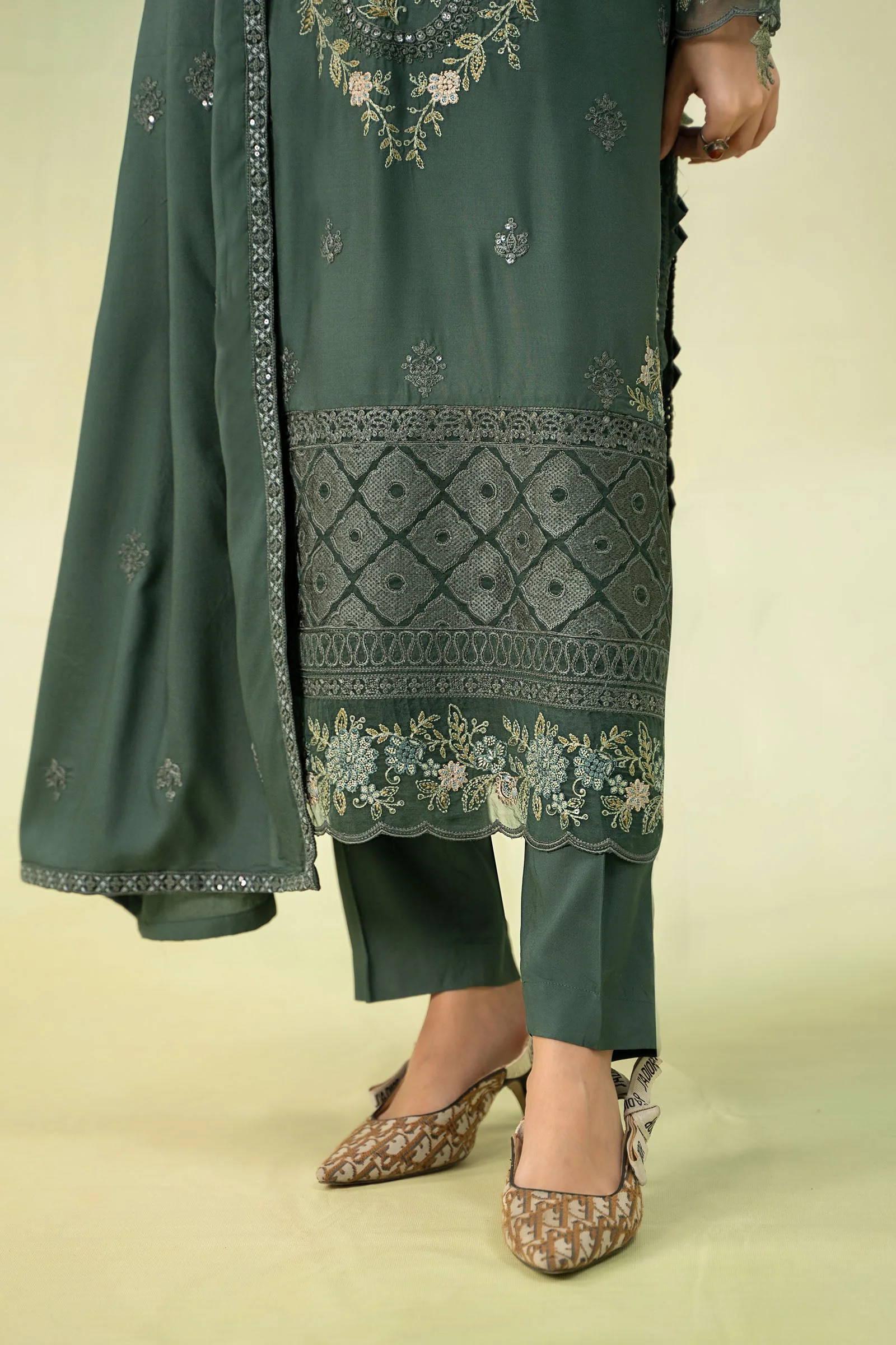 3 Piece Embroidered Linen Suit - Image 4