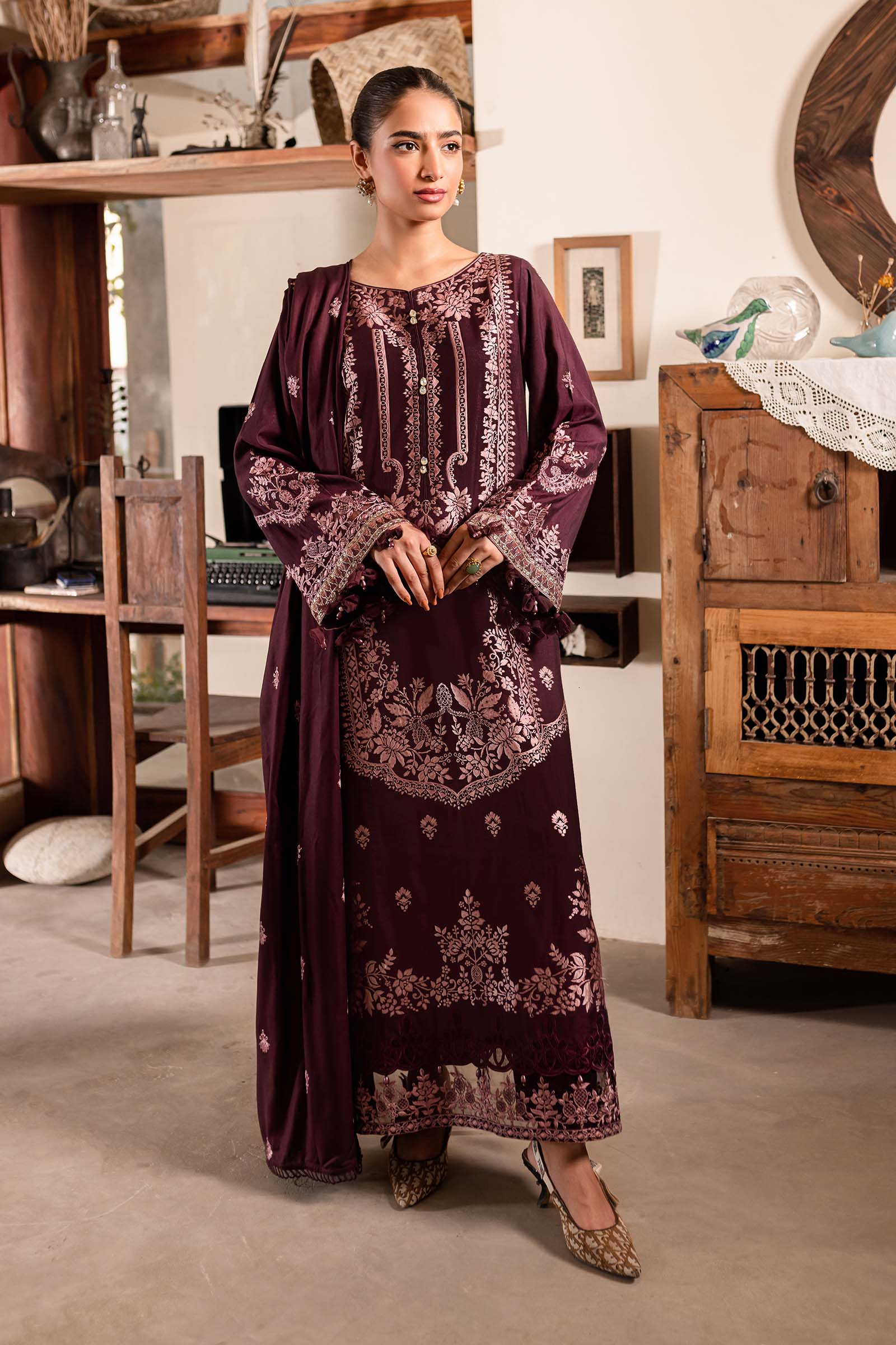 3 Piece Embroidered Linen Suit - Image 6