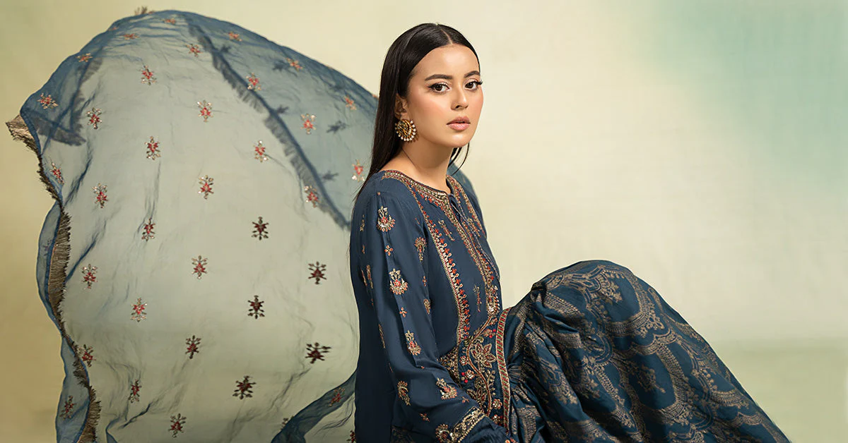 3 Piece Embroidered Linen Suit - Image 6