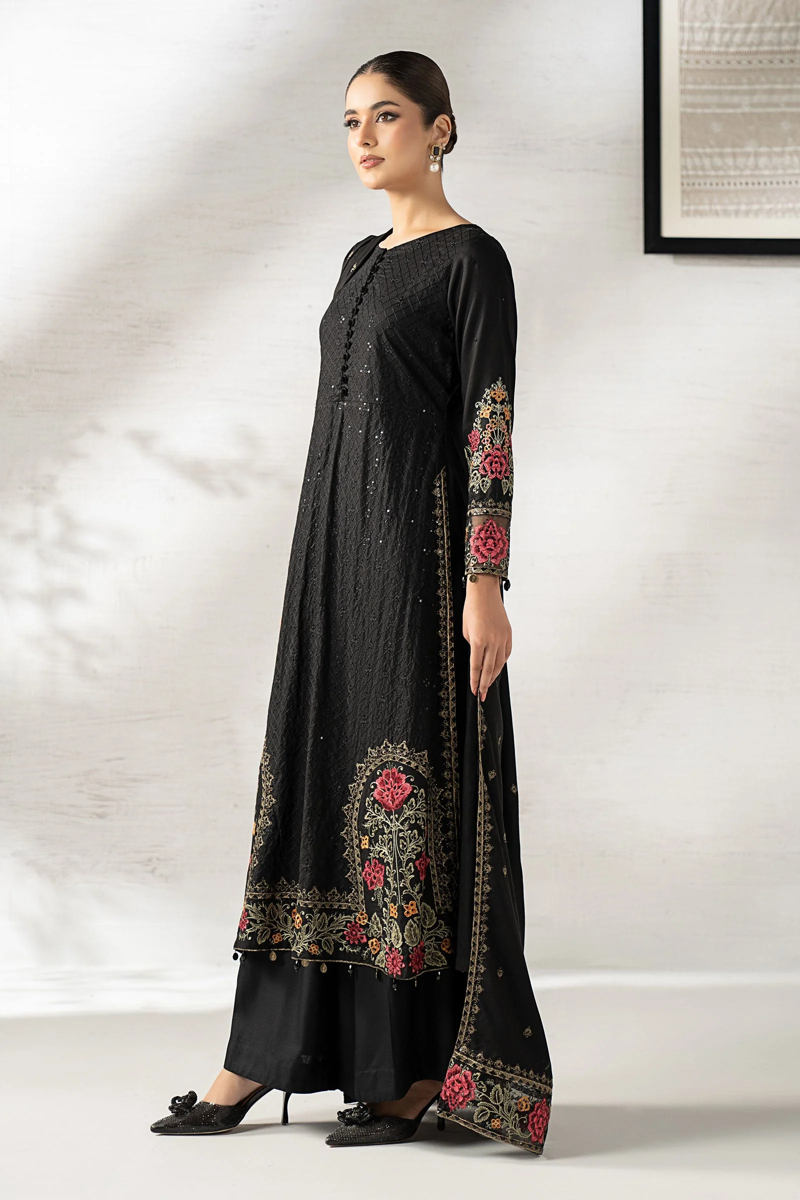 3 Piece Embroidered Linen Suit - Image 11