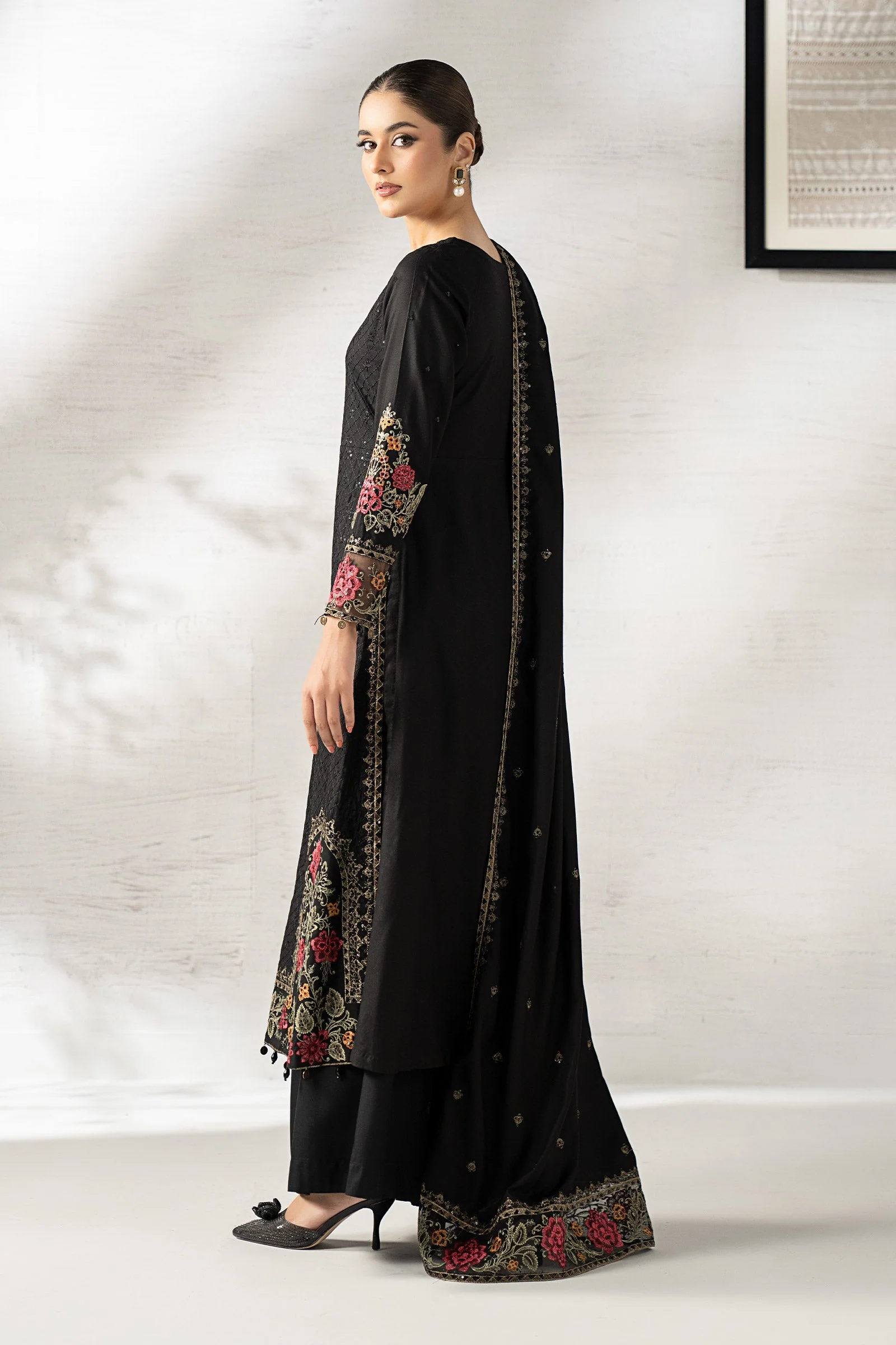 3 Piece Embroidered Linen Suit - Image 12