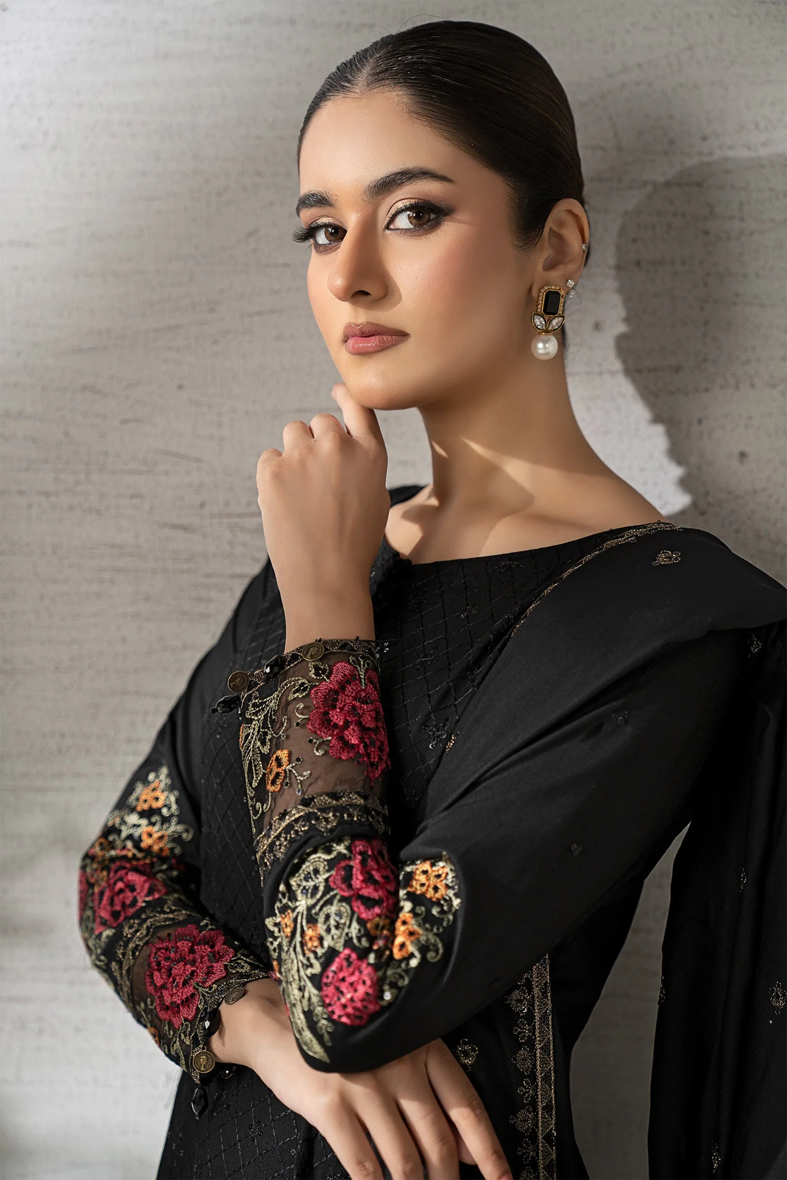 3 Piece Embroidered Linen Suit - Image 3