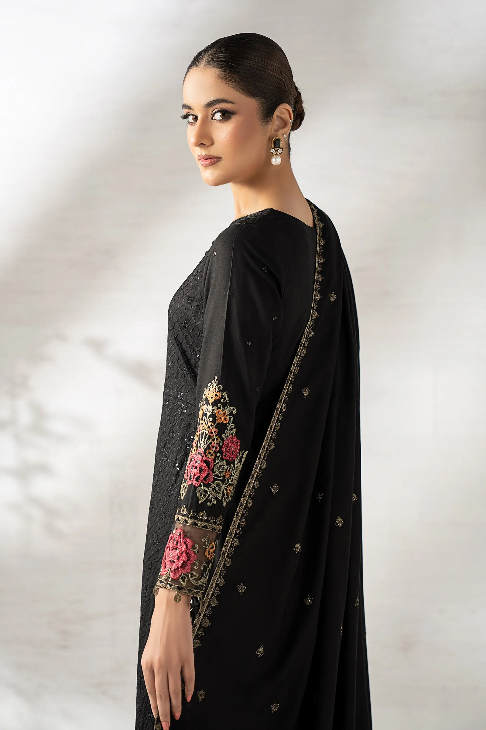 3 Piece Embroidered Linen Suit - Image 6