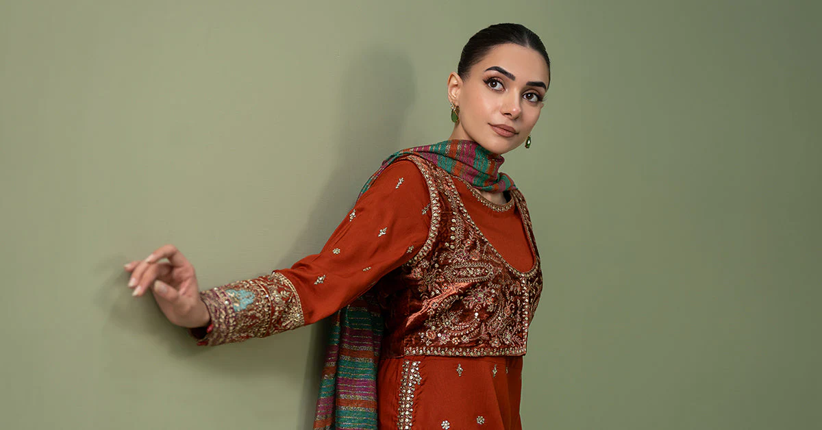 3 Piece Embroidered Linen Suit - Image 6