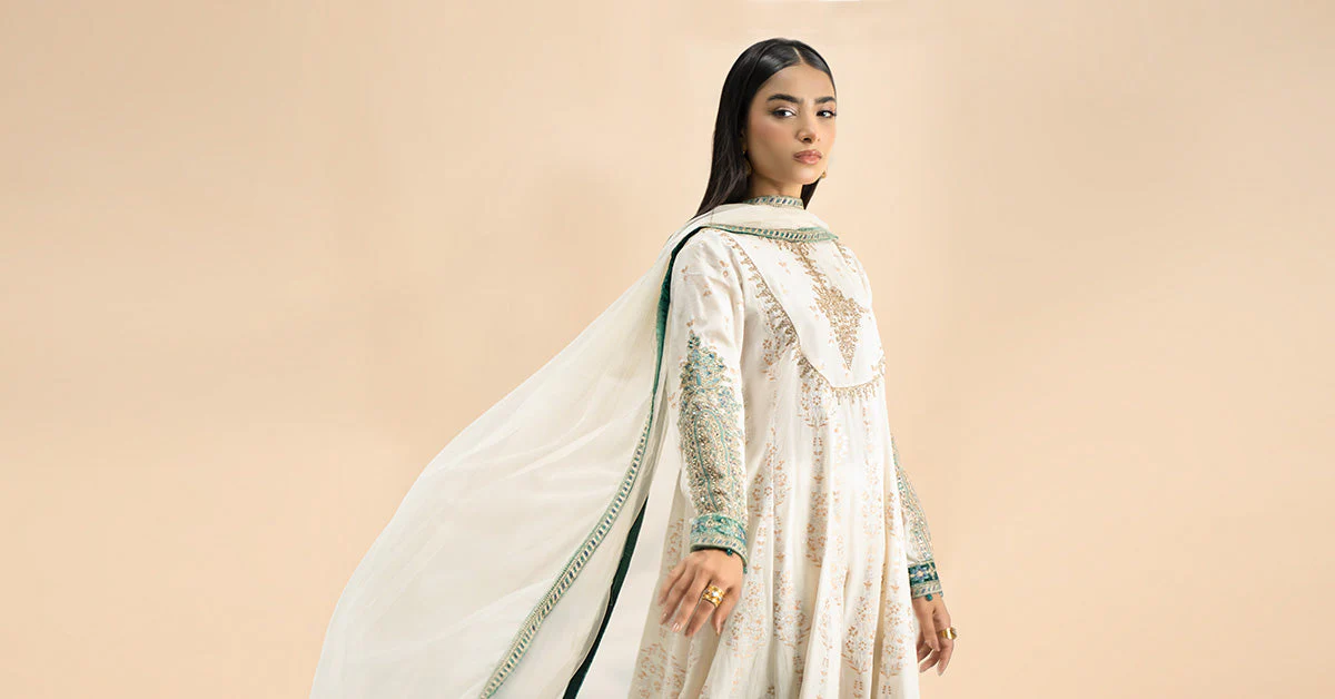 3 Piece Embroidered Jacquard Suit - Image 11