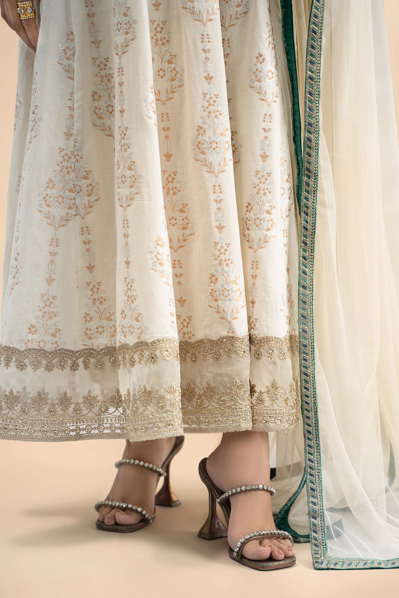 3 Piece Embroidered Jacquard Suit - Image 6