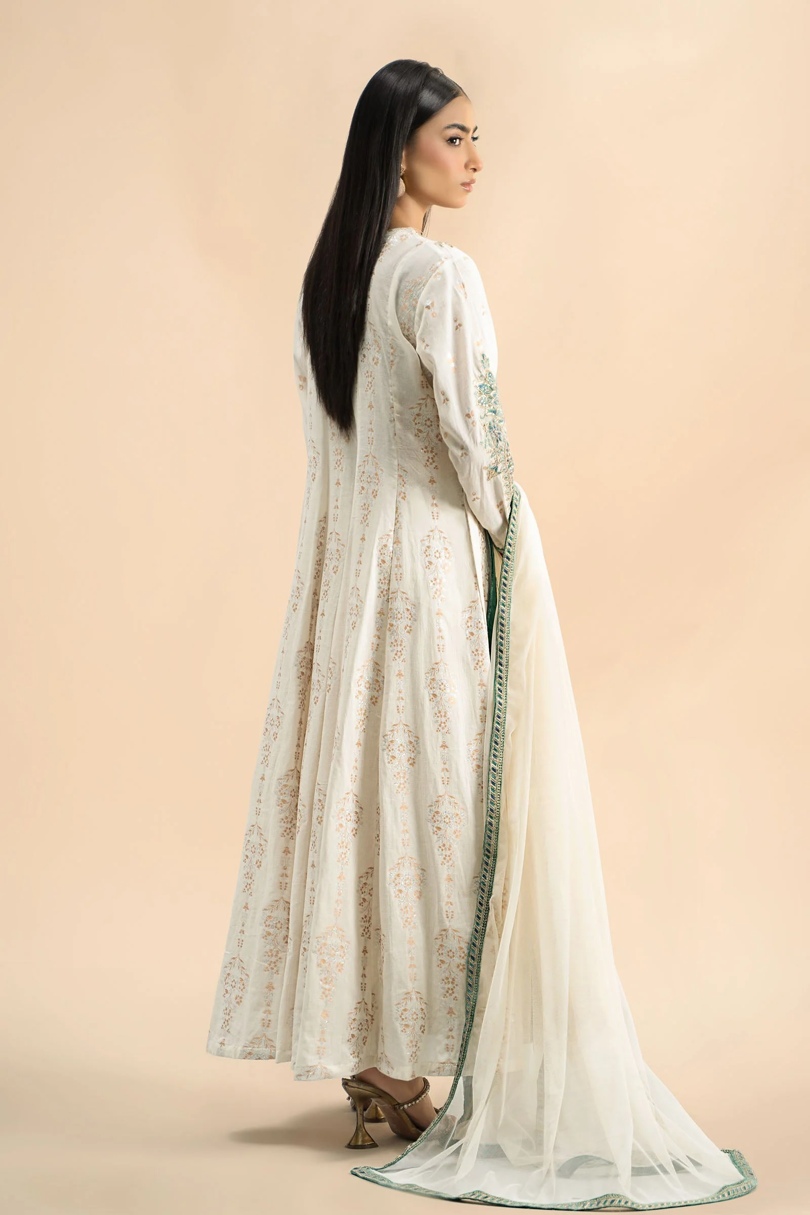 3 Piece Embroidered Jacquard Suit - Image 9