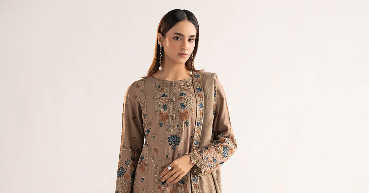 3 Piece Embroidered Linen Suit - Image 11