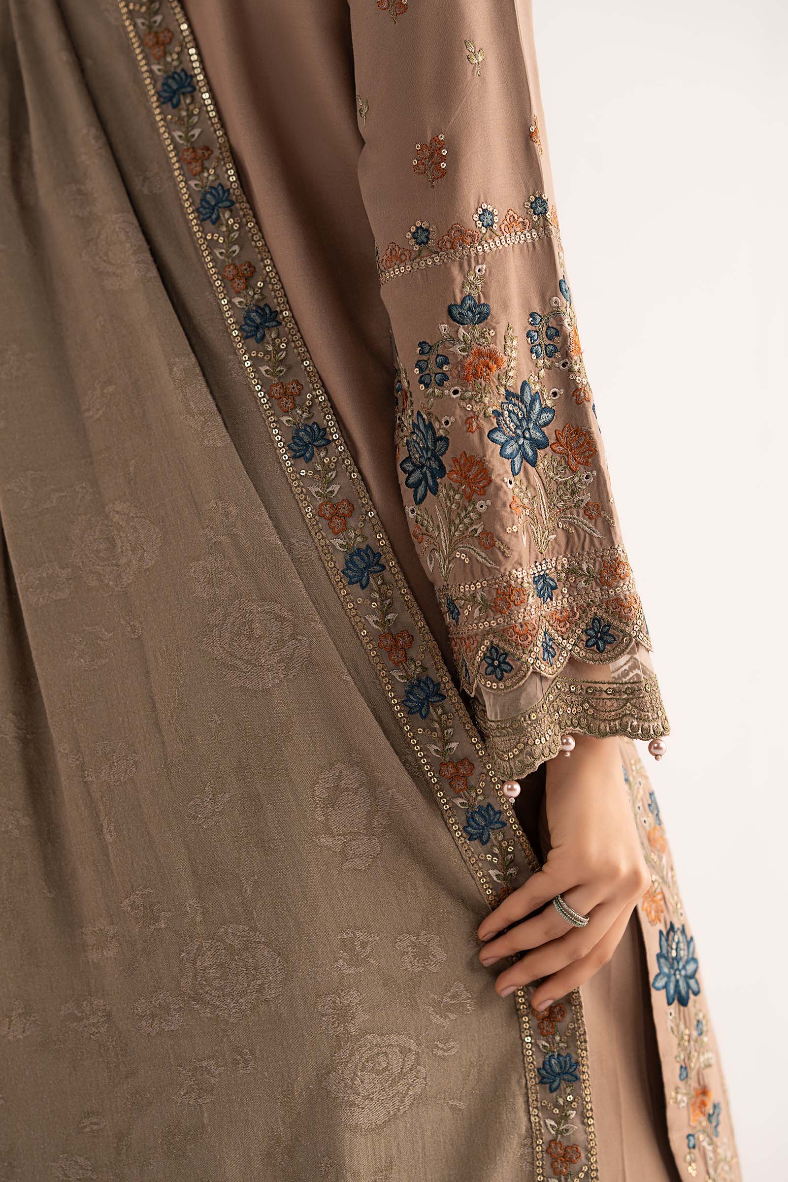 3 Piece Embroidered Linen Suit - Image 6