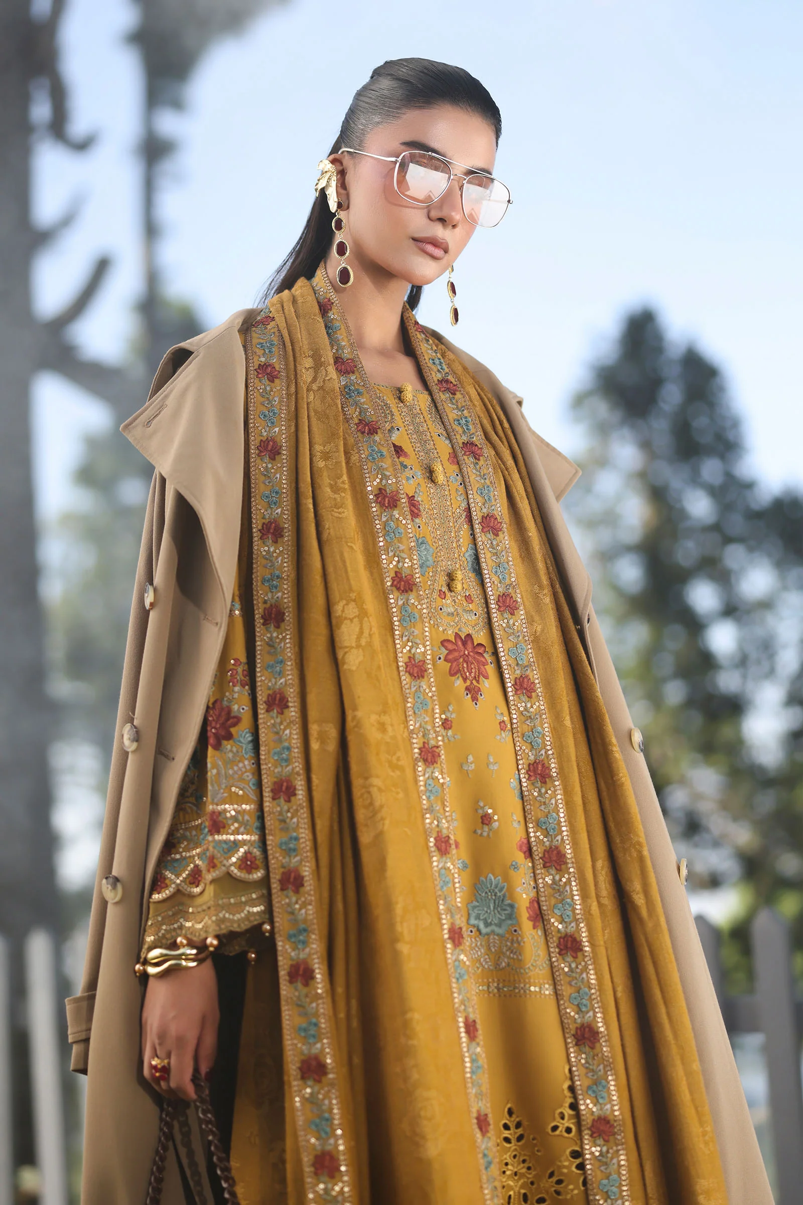 3 Piece Embroidered Linen Suit - Image 4