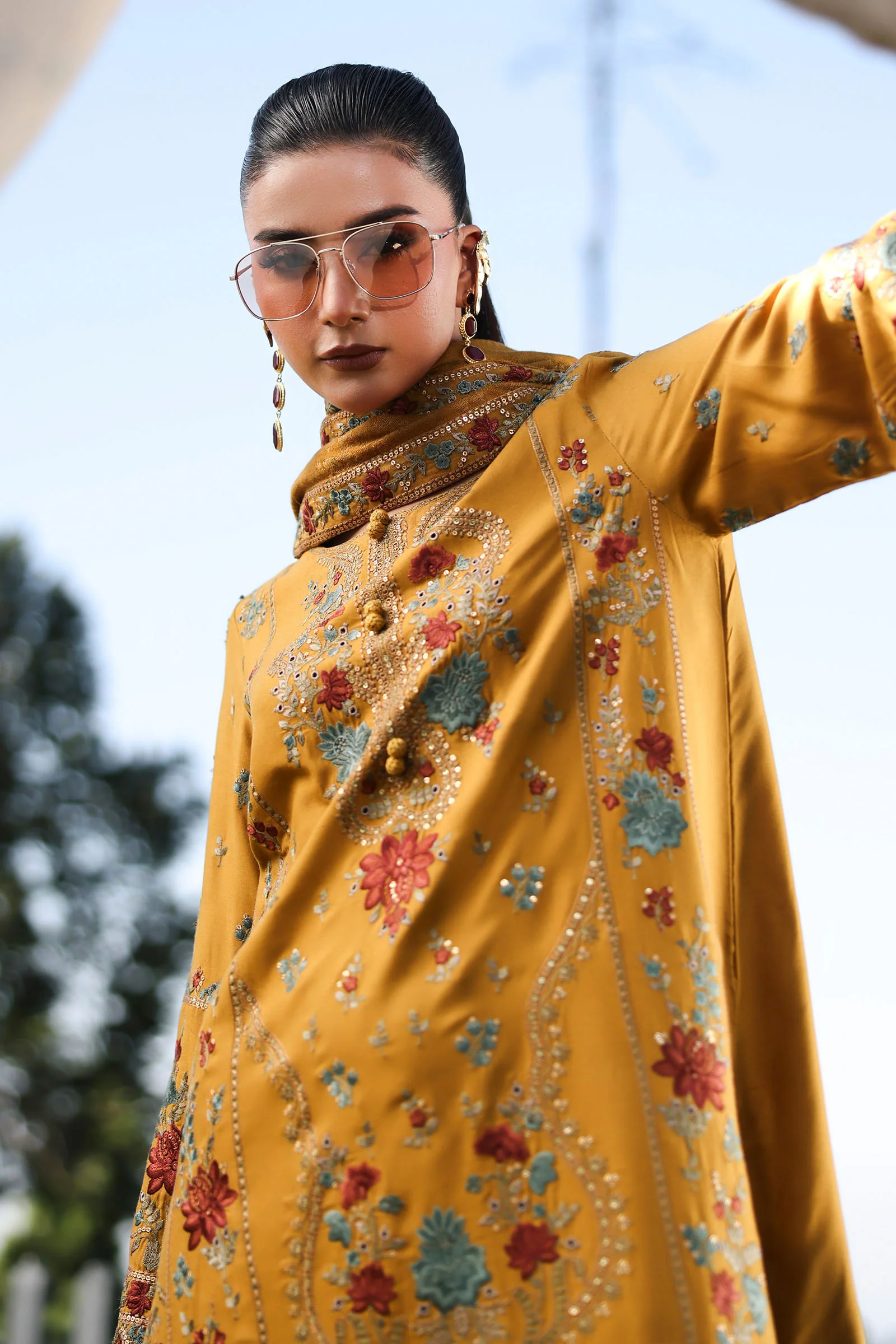 3 Piece Embroidered Linen Suit - Image 5