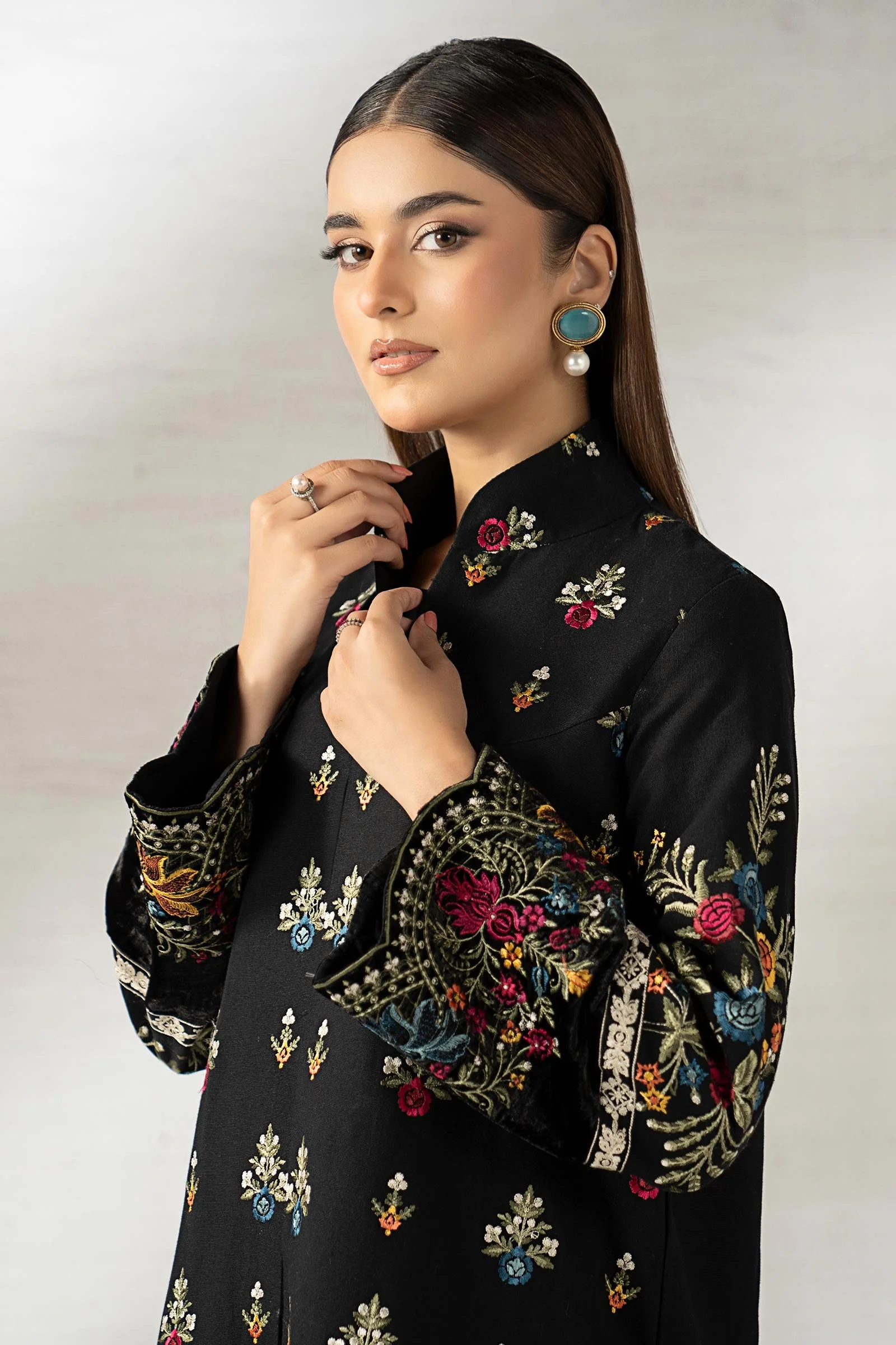 3 Piece Embroidered Khaddar Suit - Image 2