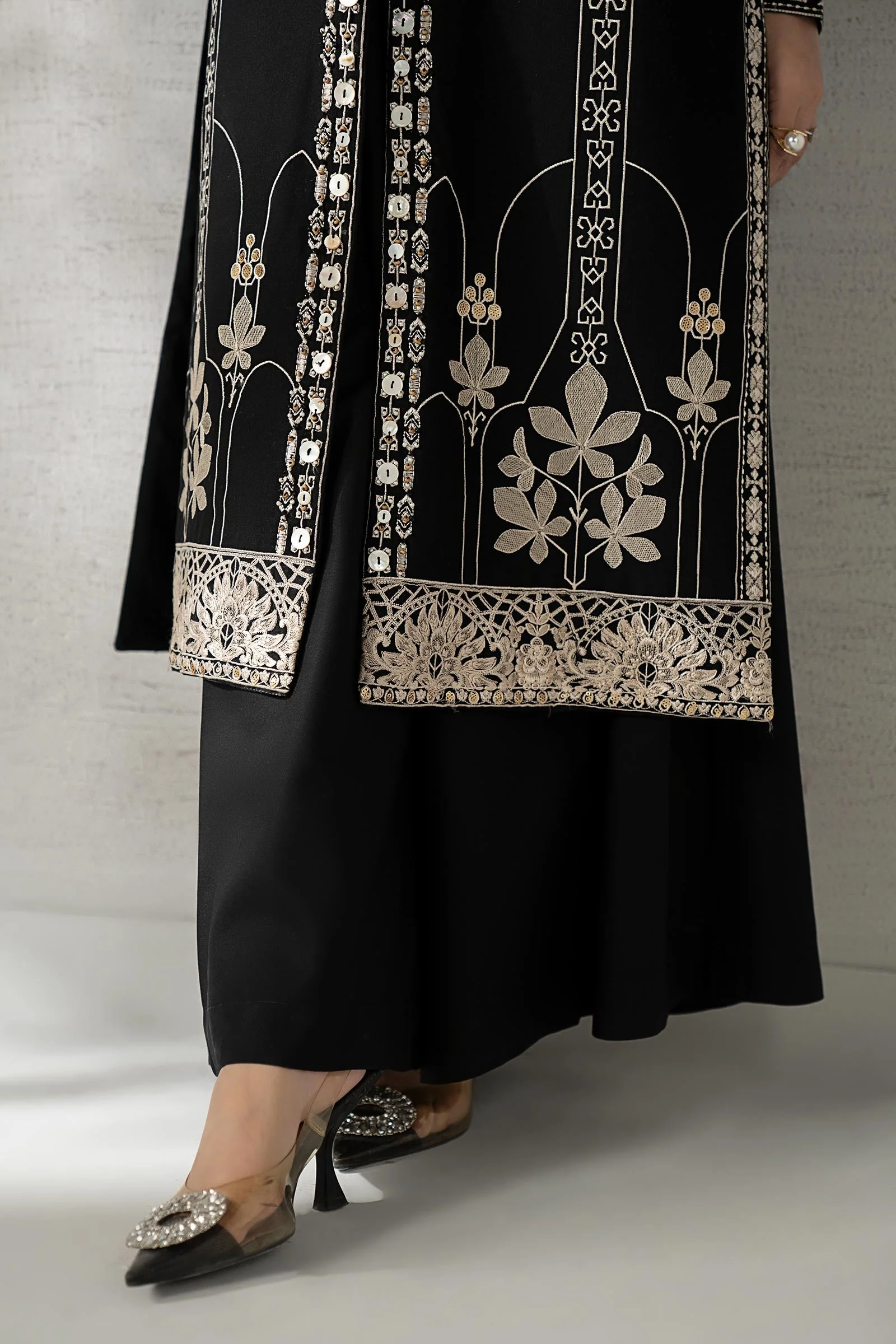 3 Piece Embroidered Khaddar Suit - Image 6