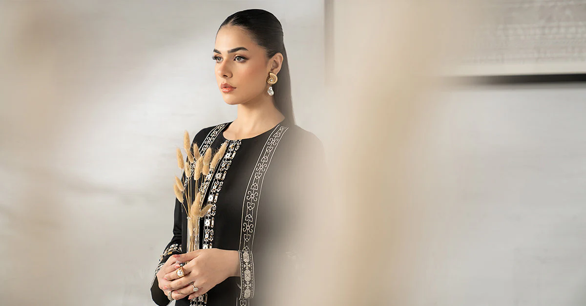 3 Piece Embroidered Khaddar Suit - Image 8