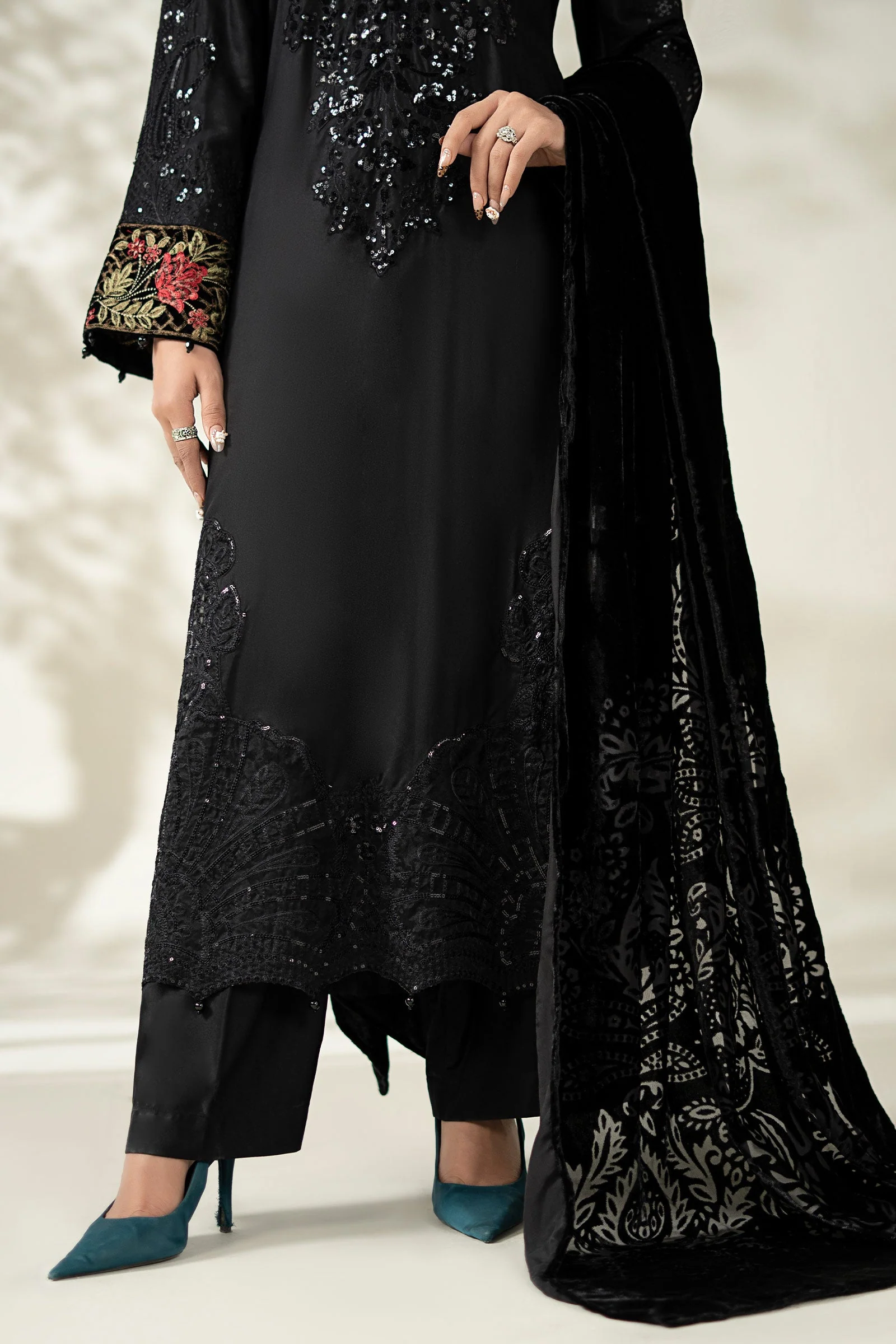 3 Piece Embroidered Linen Suit - Image 7
