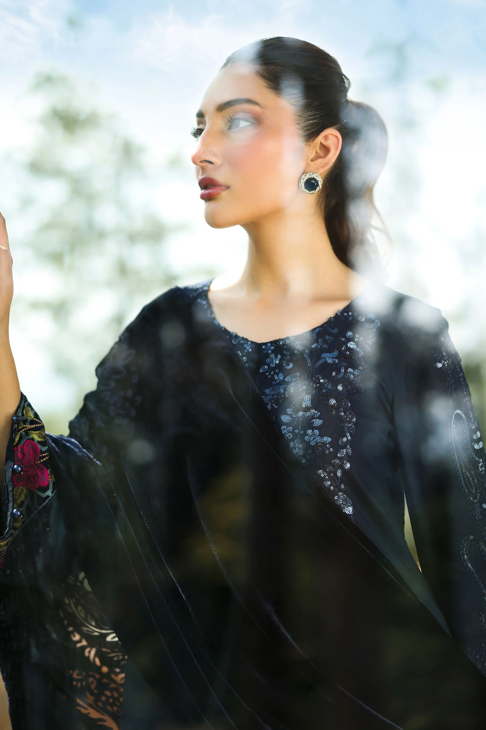 3 Piece Embroidered Linen Suit - Image 3