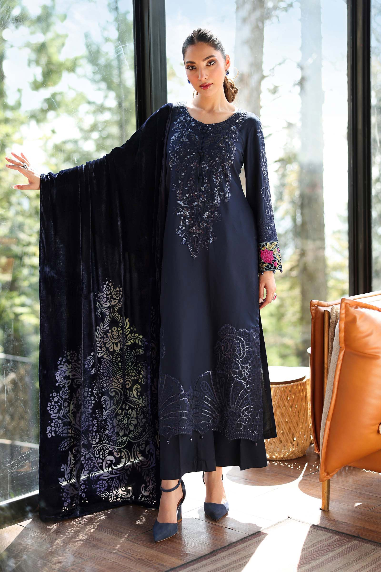 3 Piece Embroidered Linen Suit - Image 4