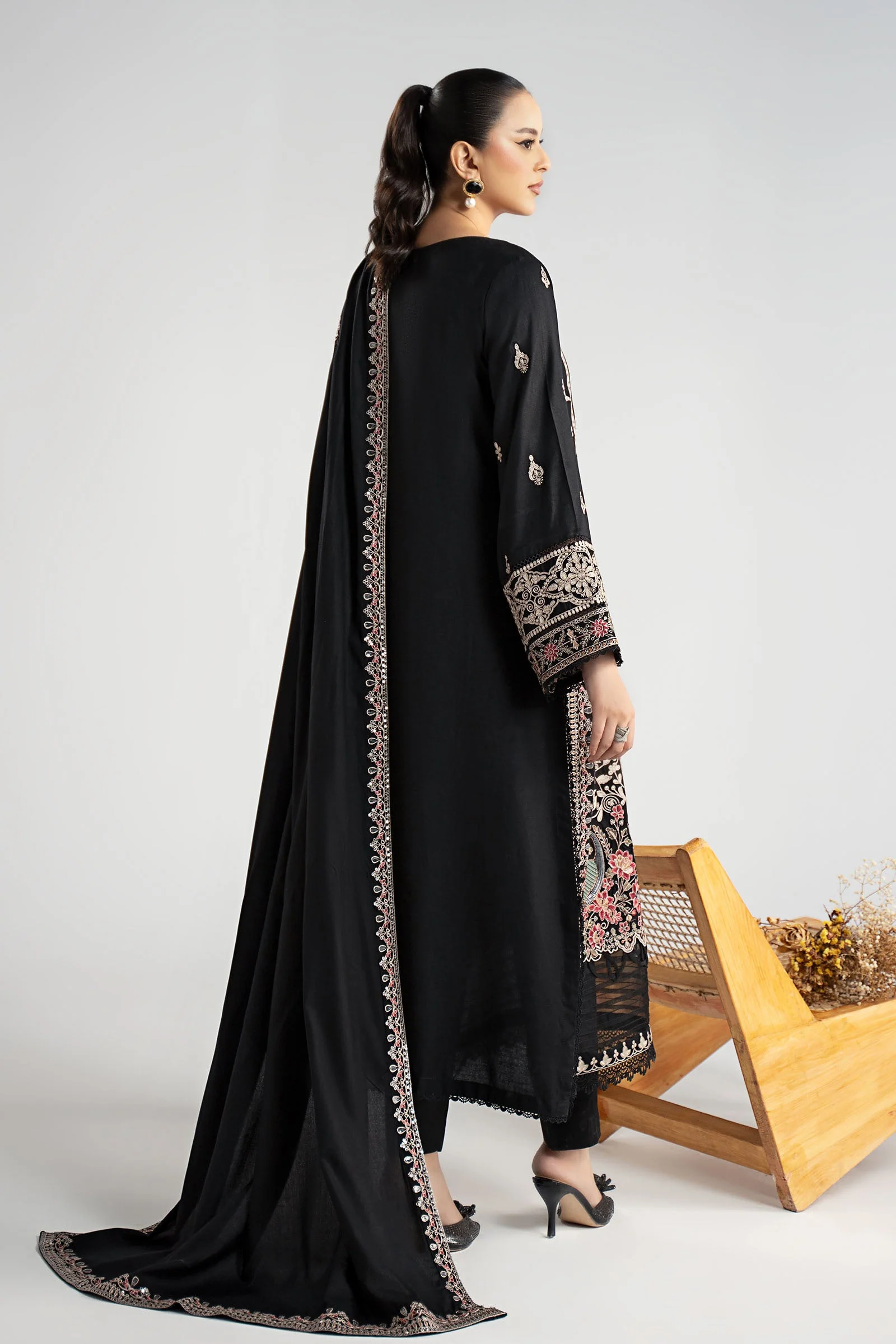 3 Piece Embroidered Linen Suit - Image 7