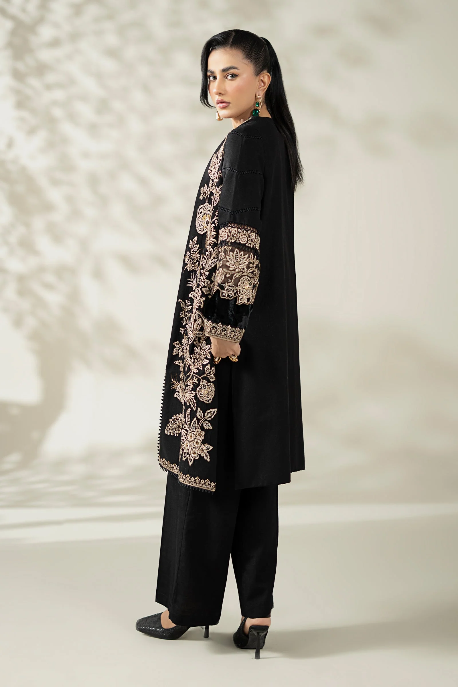 3 Piece Embroidered Khaddar Suit - Image 10