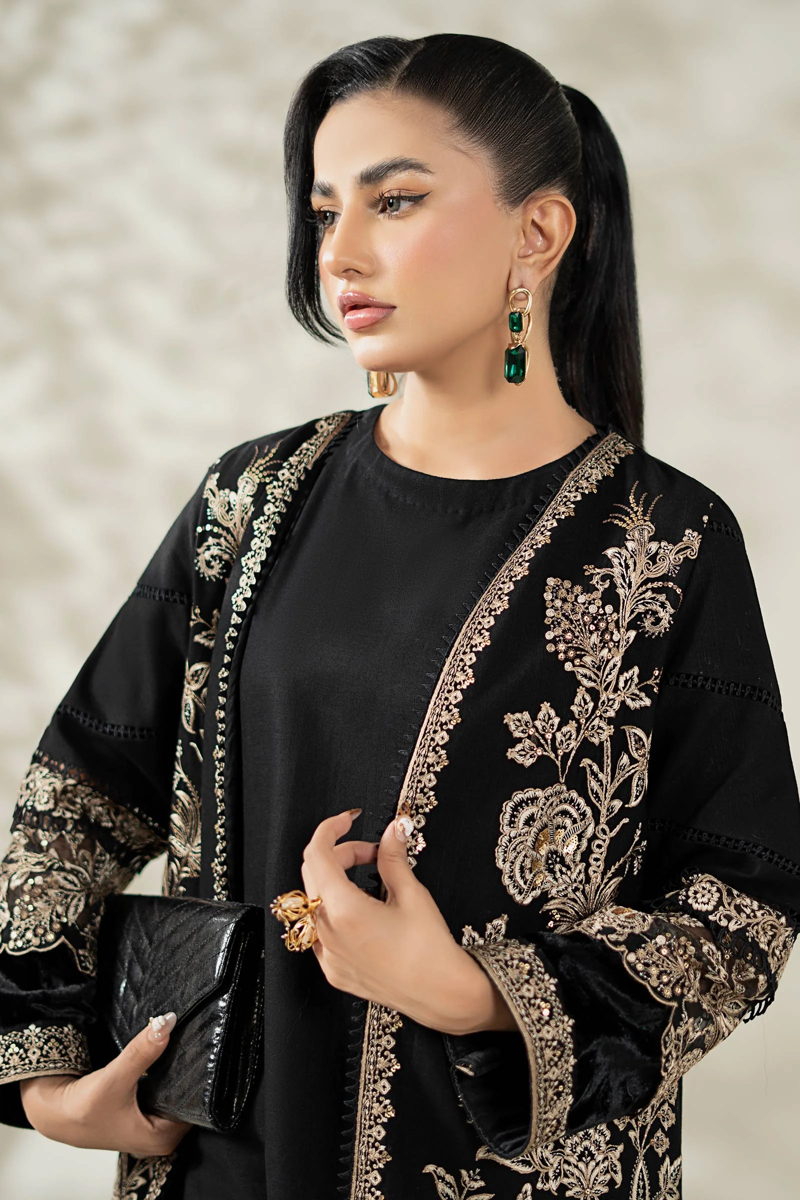 3 Piece Embroidered Khaddar Suit - Image 4