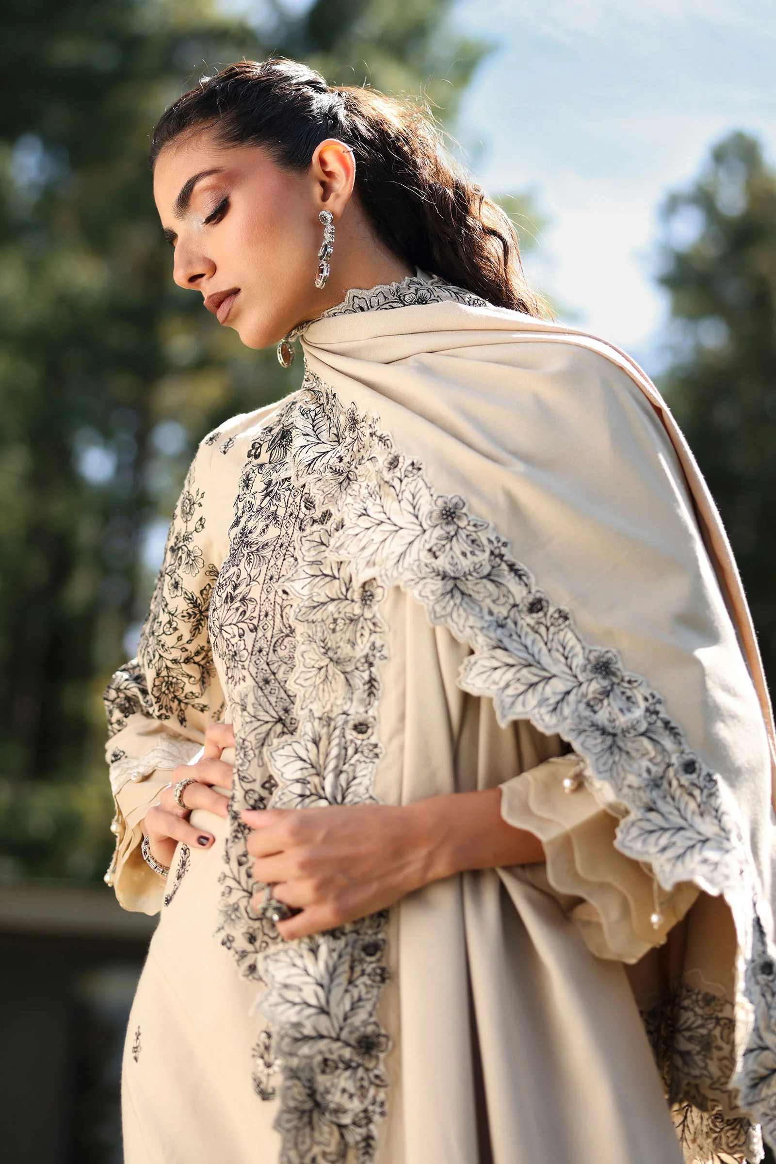 3 Piece Embroidered Karandi Suit - Image 3