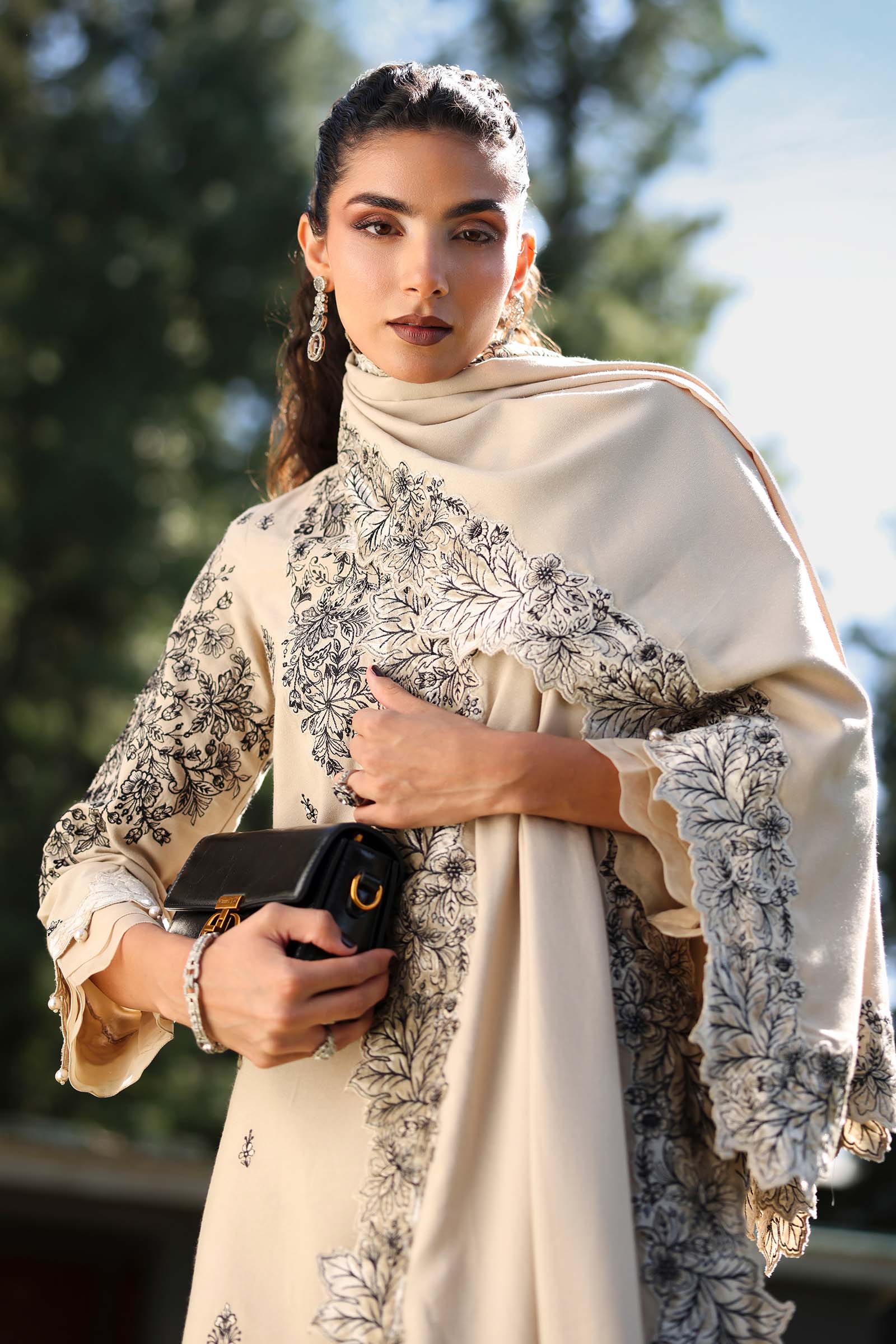 3 Piece Embroidered Karandi Suit - Image 4
