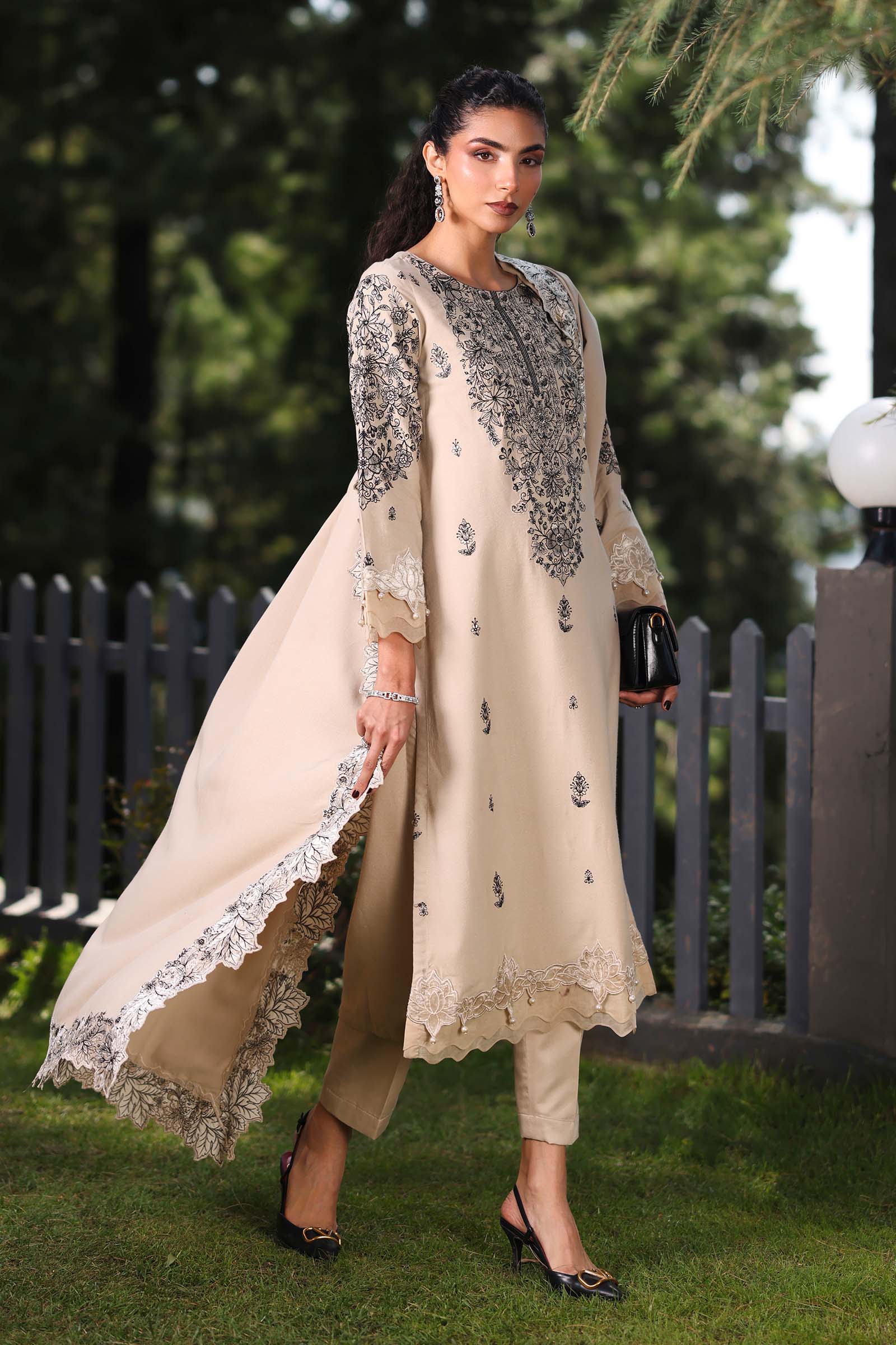 3 Piece Embroidered Karandi Suit - Image 5