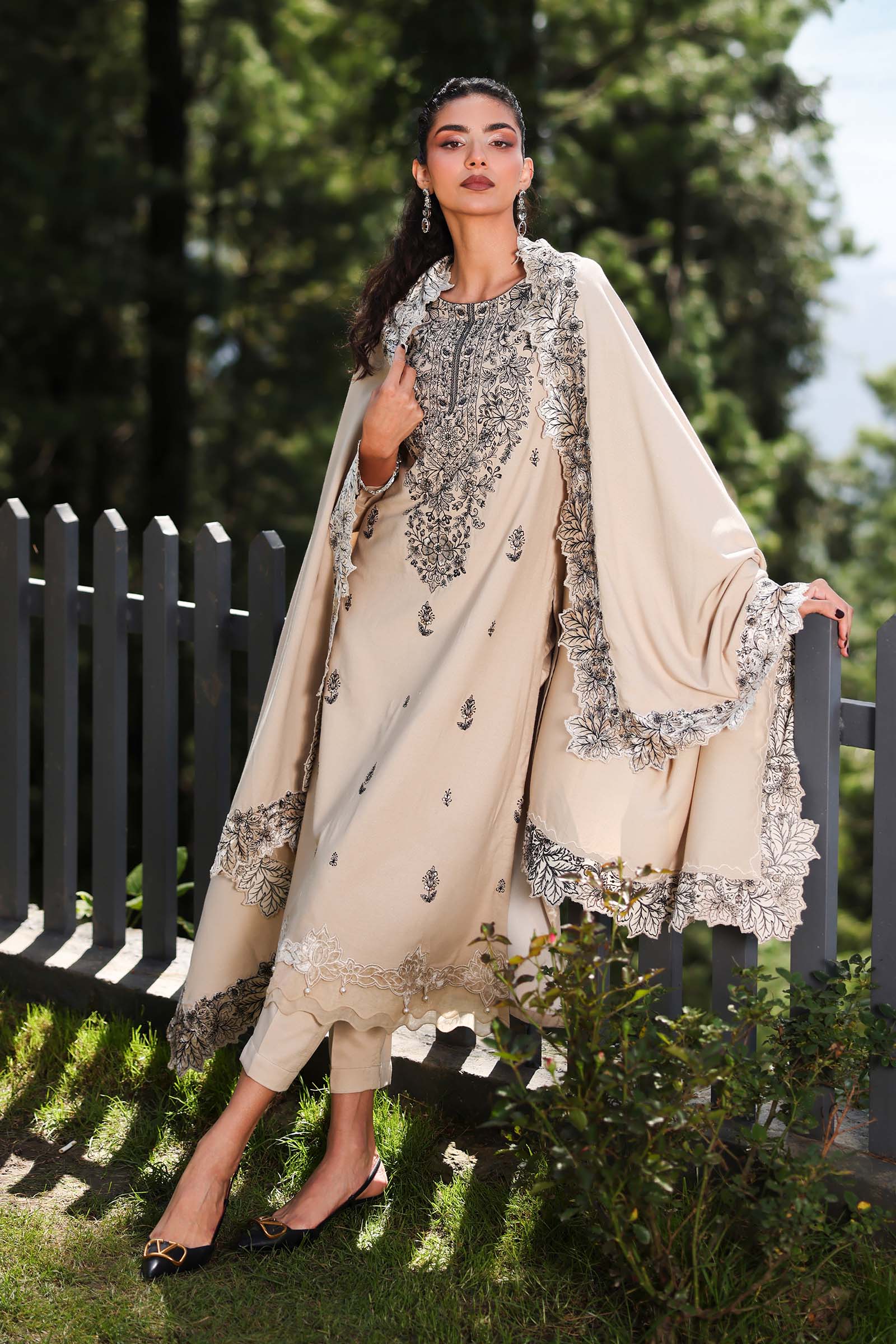 3 Piece Embroidered Karandi Suit - Image 6