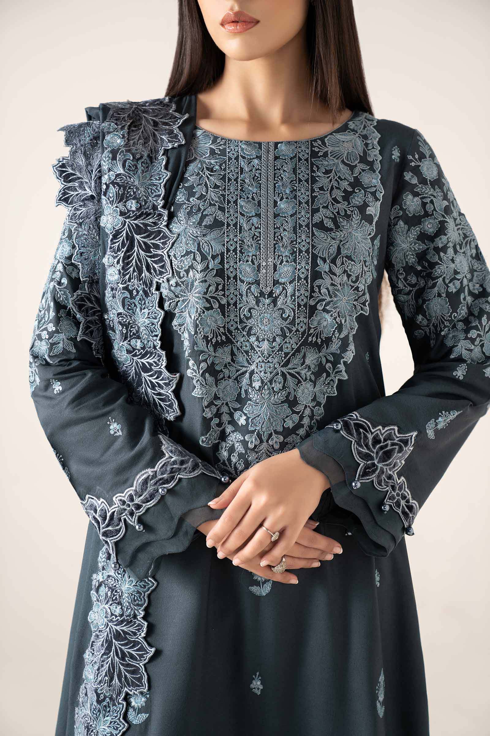 3 Piece Embroidered Karandi Suit - Image 4