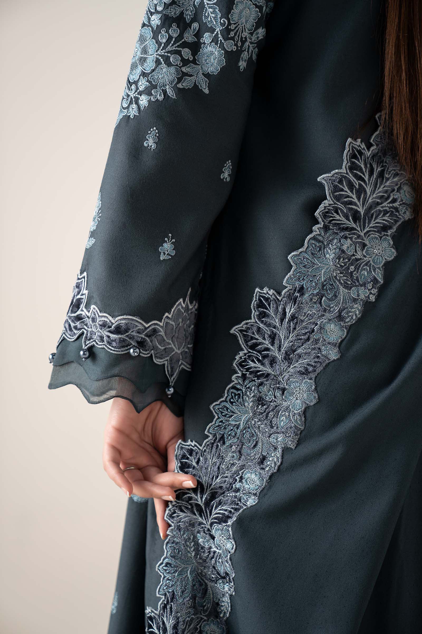 3 Piece Embroidered Karandi Suit - Image 5