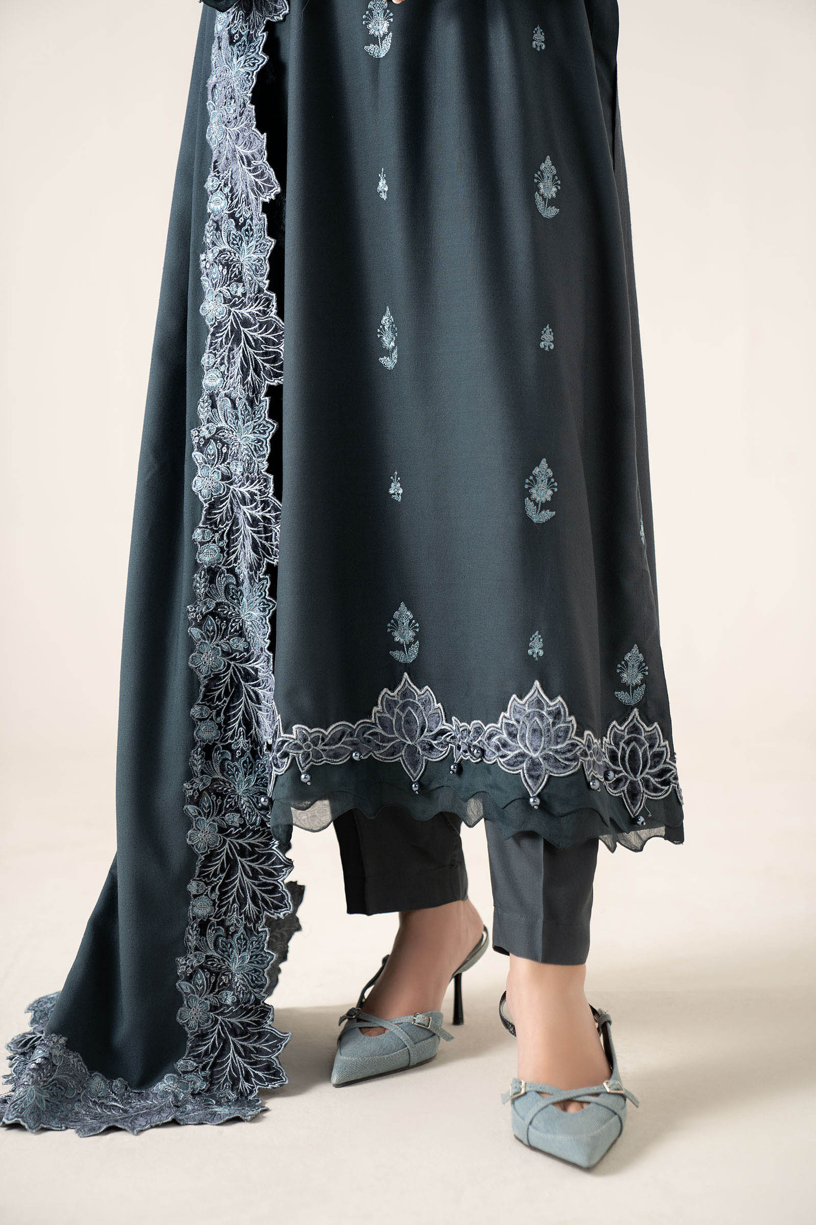 3 Piece Embroidered Karandi Suit - Image 6