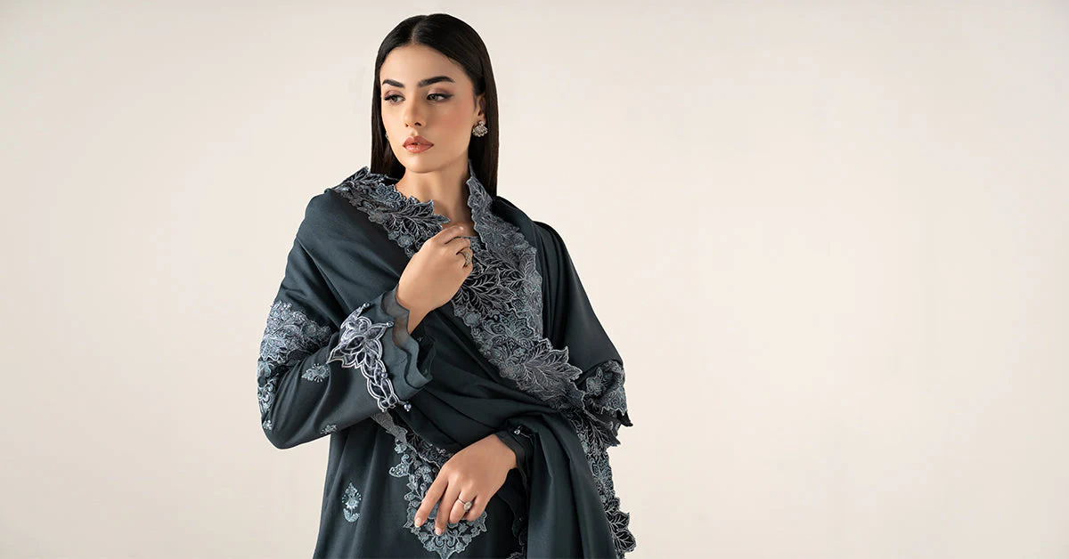 3 Piece Embroidered Karandi Suit - Image 8