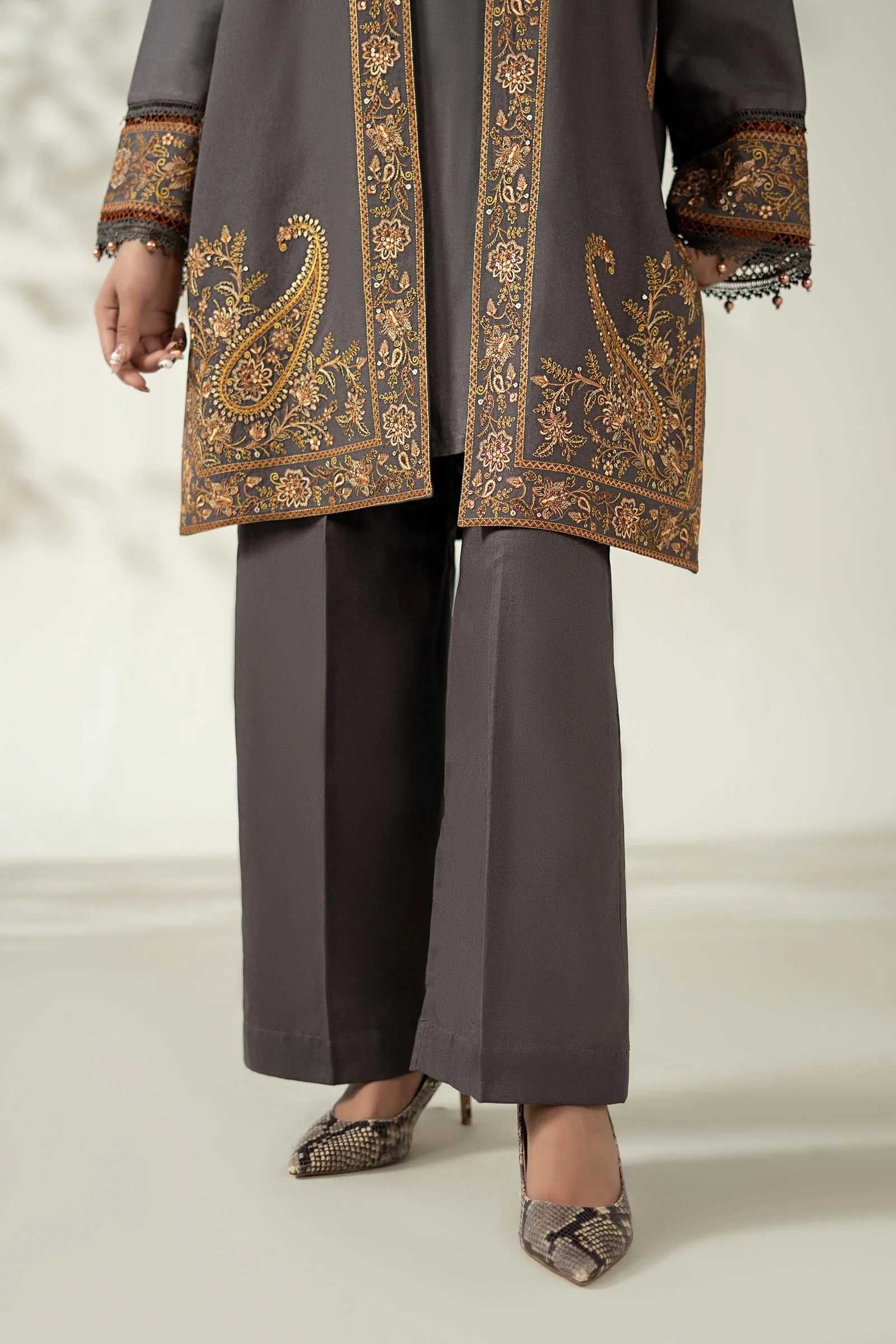 3 Piece Embroidered Khaddar Suit - Image 4