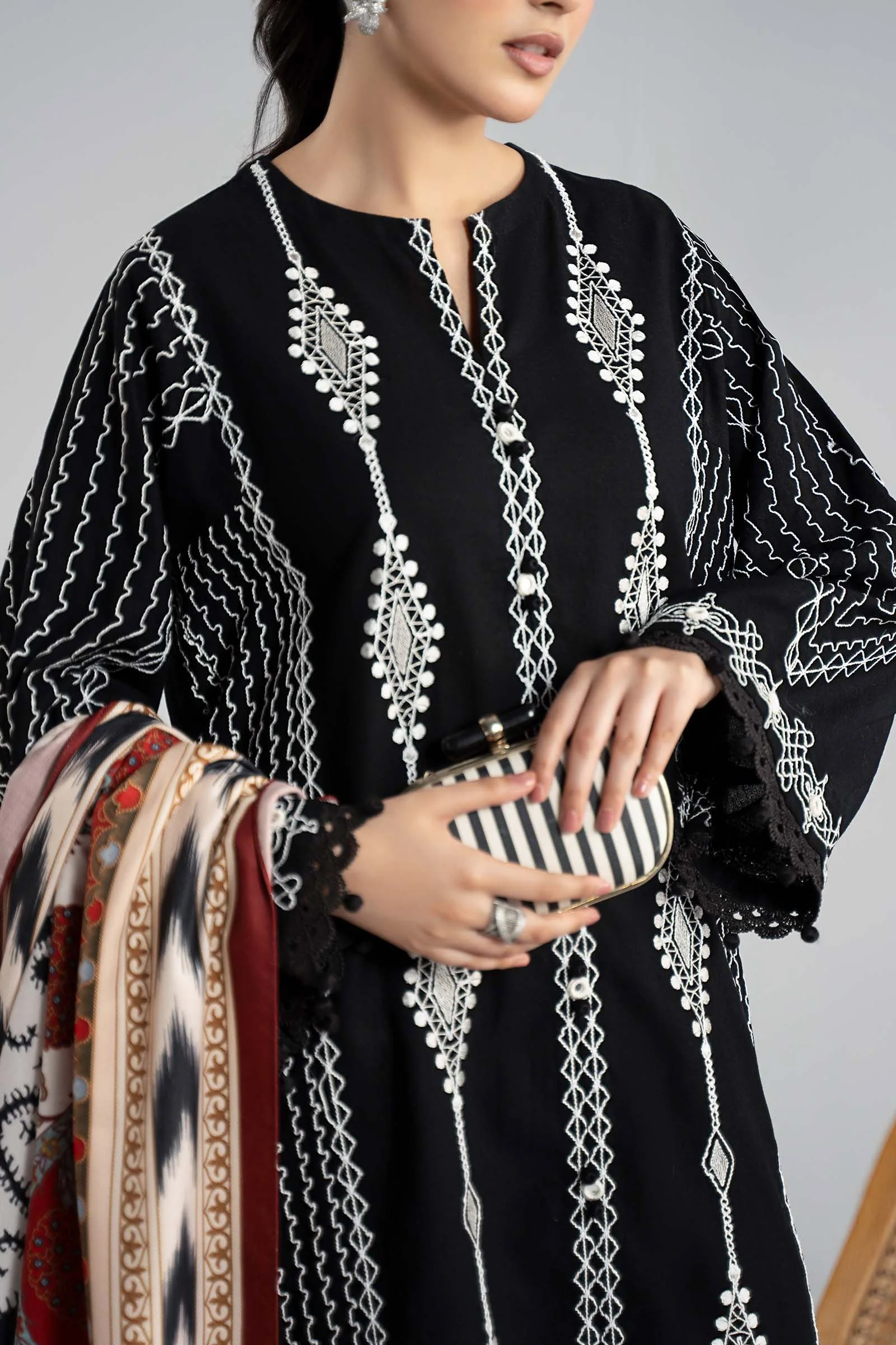 3 Piece Embroidered Khaddar Suit - Image 9