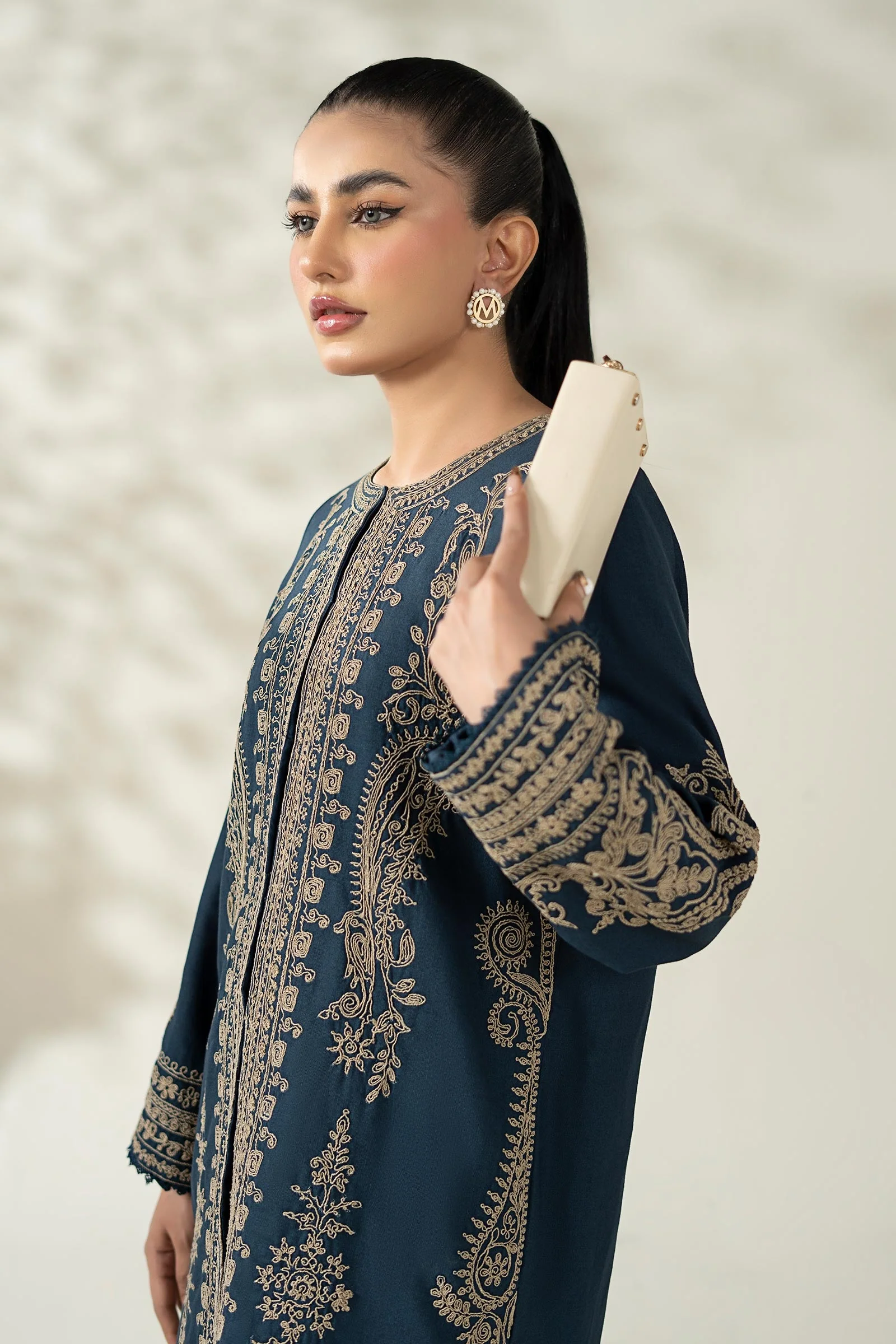 3 Piece Embroidered Khaddar Suit - Image 4