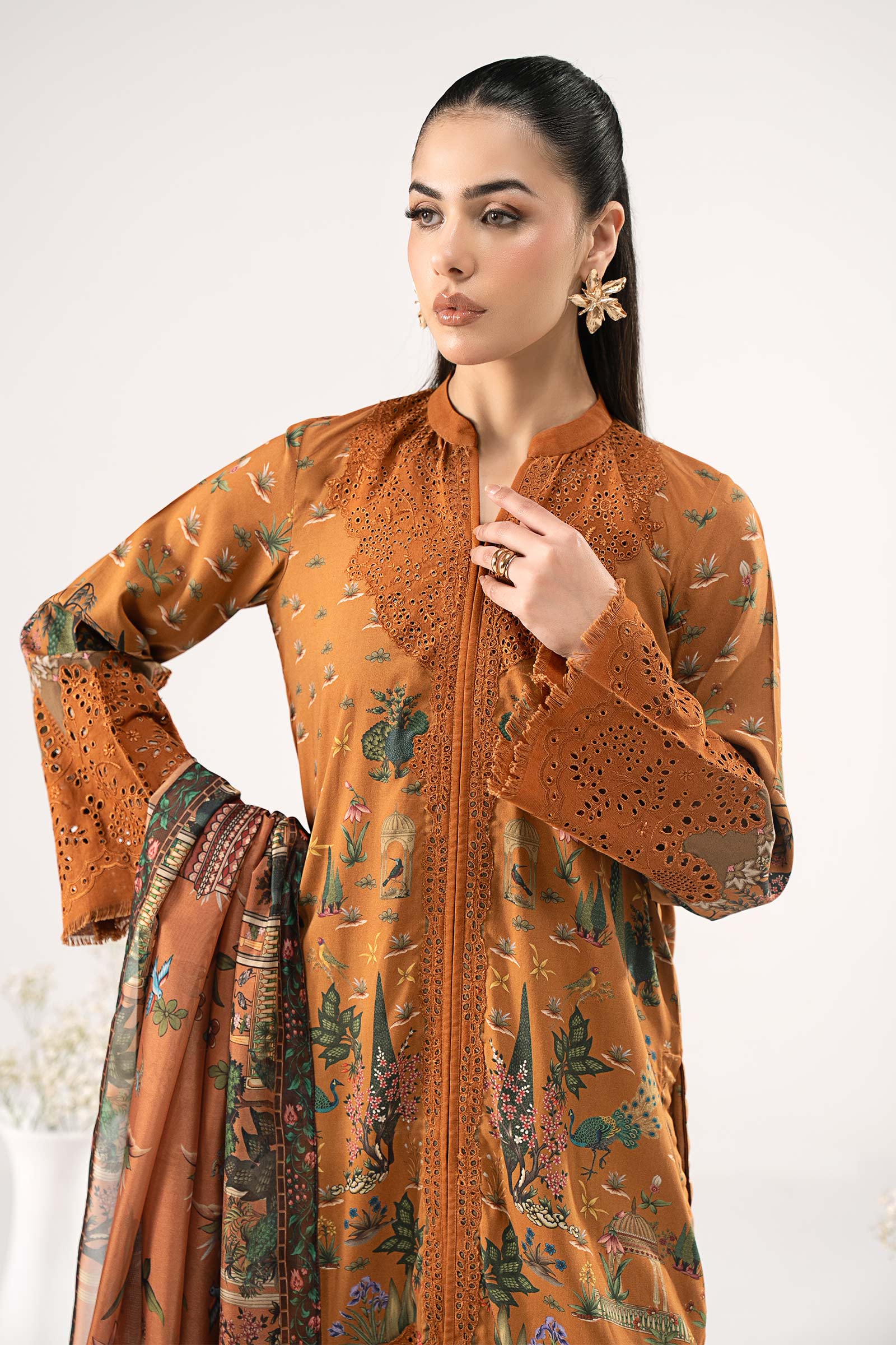 3 Piece Embroidered Linen Suit - Image 3