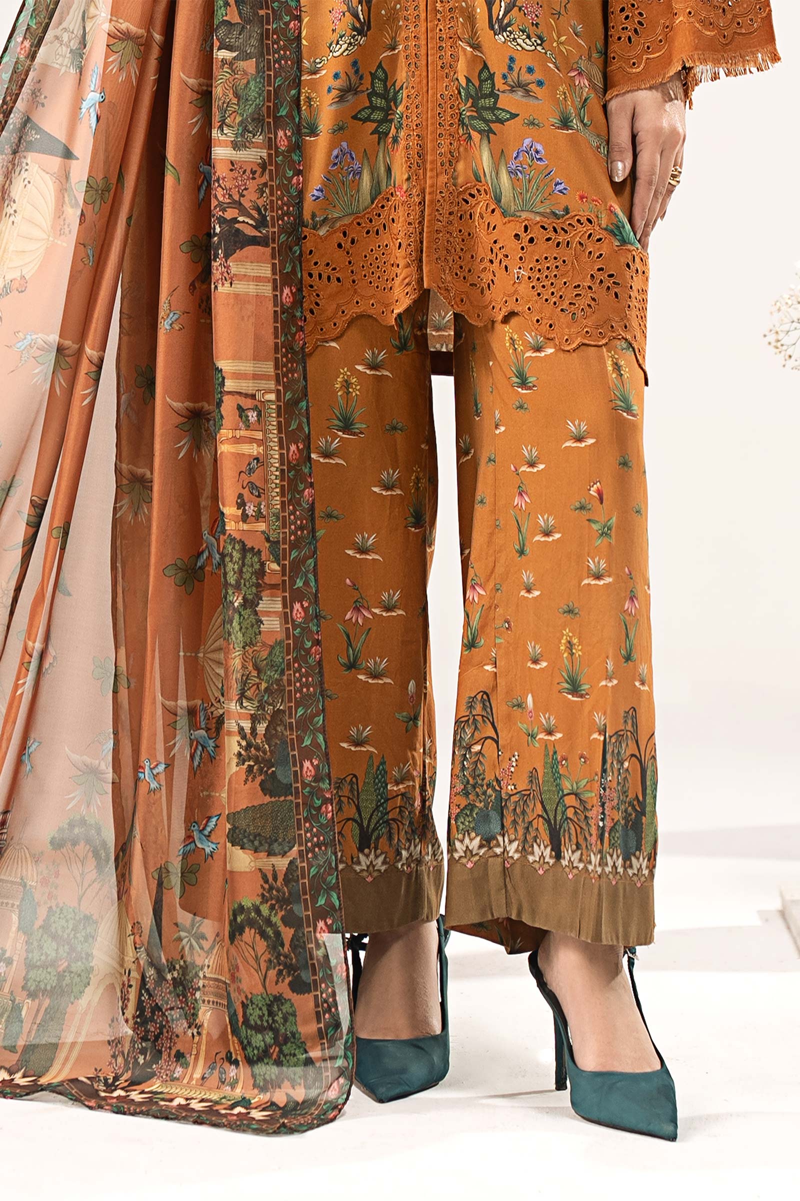 3 Piece Embroidered Linen Suit - Image 6