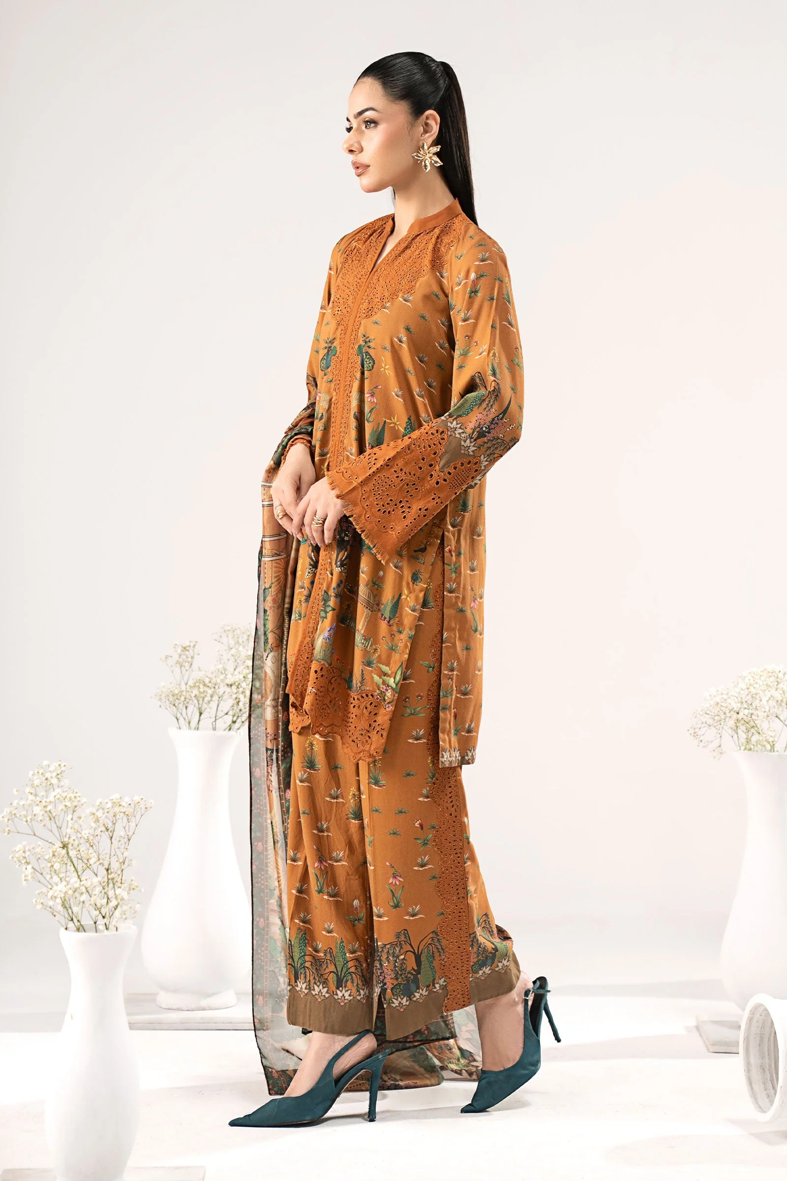 3 Piece Embroidered Linen Suit - Image 7