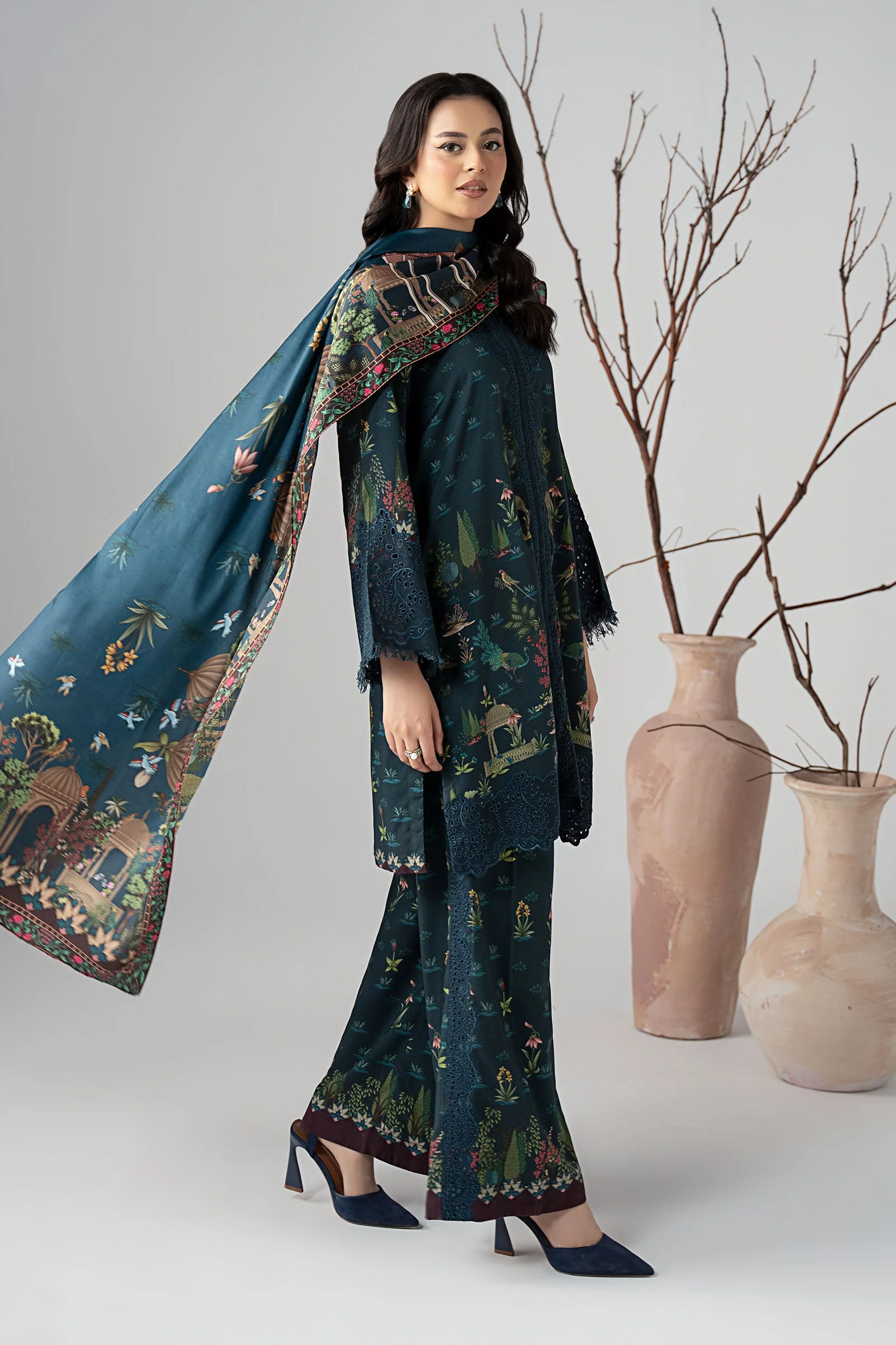 3 Piece Embroidered Linen Suit - Image 7