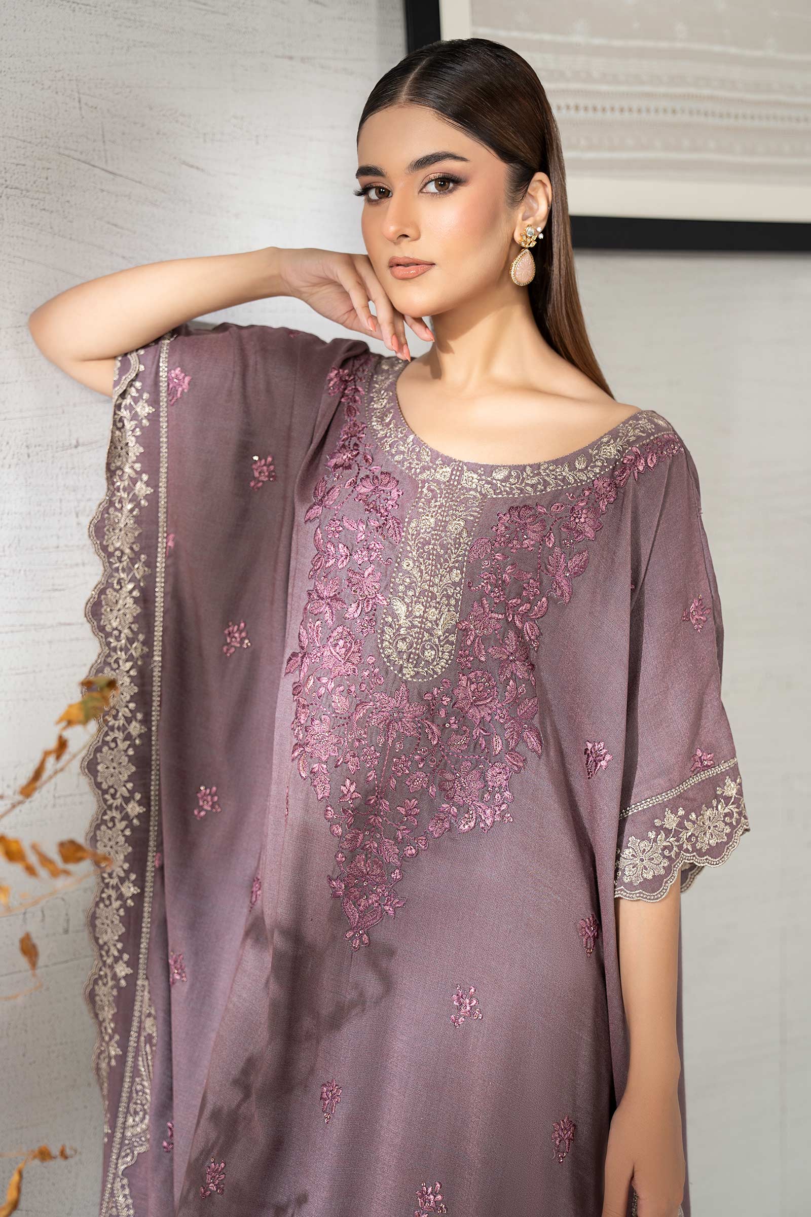 2 Piece Embroidered Woven Suit - Image 4