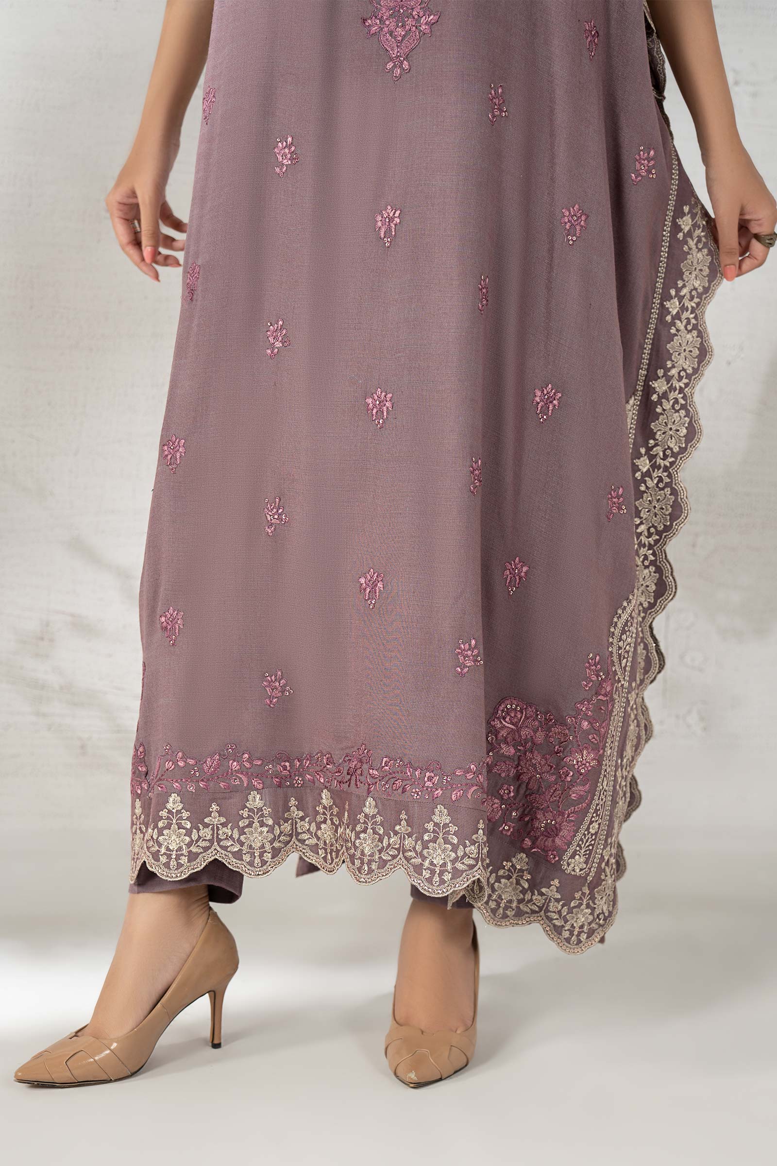 2 Piece Embroidered Woven Suit - Image 9