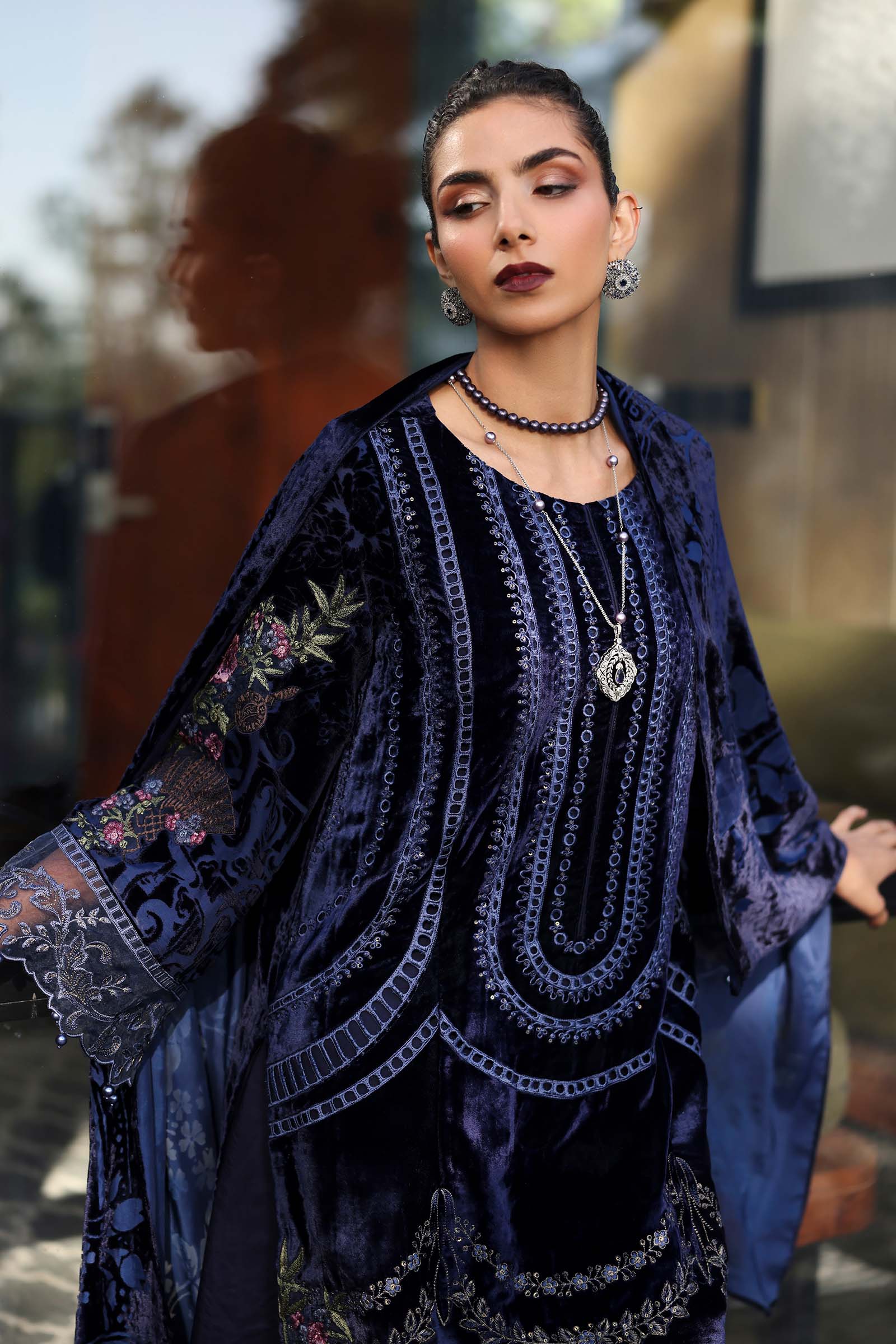 3 Piece Embroidered Velvet Suit - Image 2